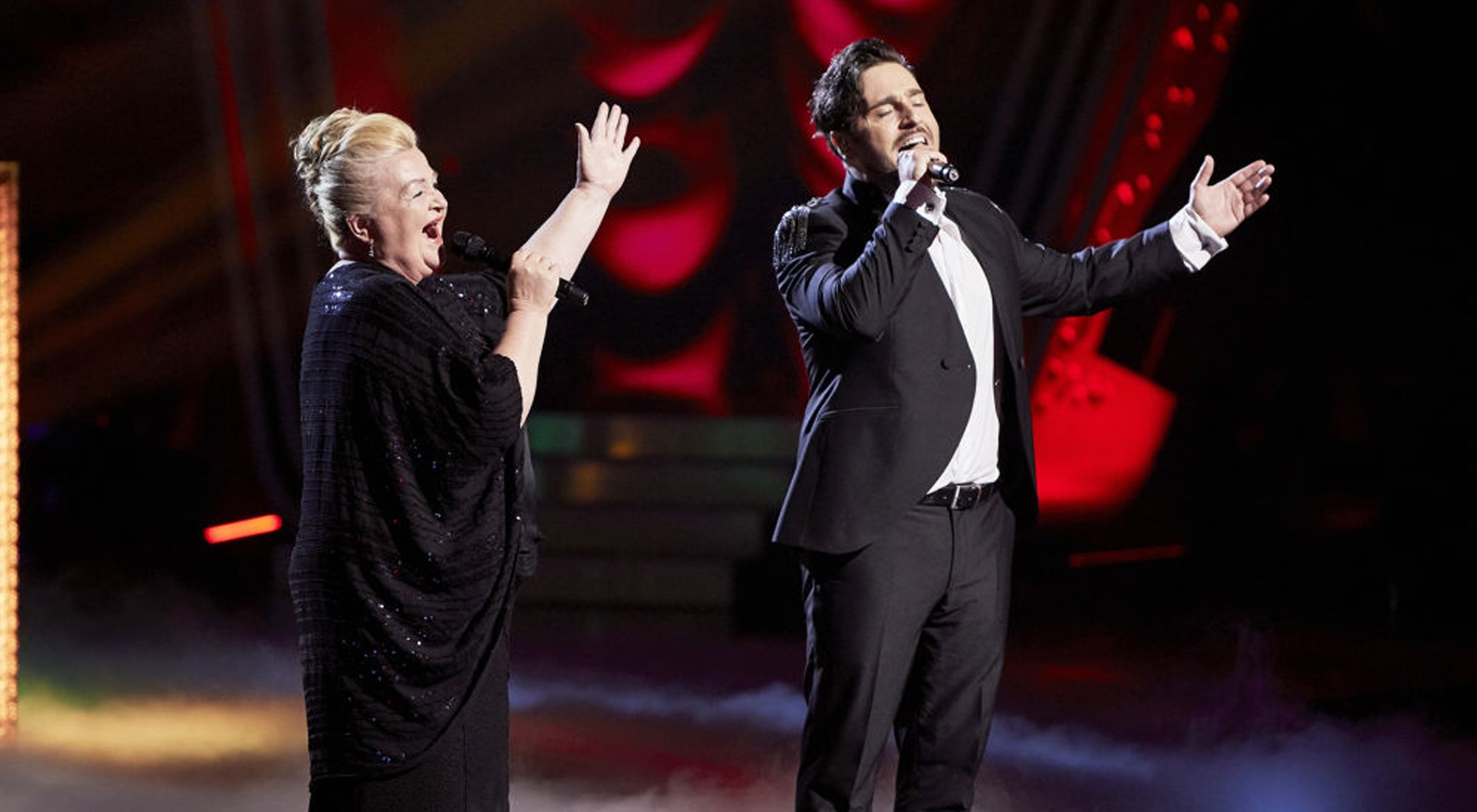 Naida Abanovich, ganadora de 'La Voz Senior 2', actuando junto a David Bustamante