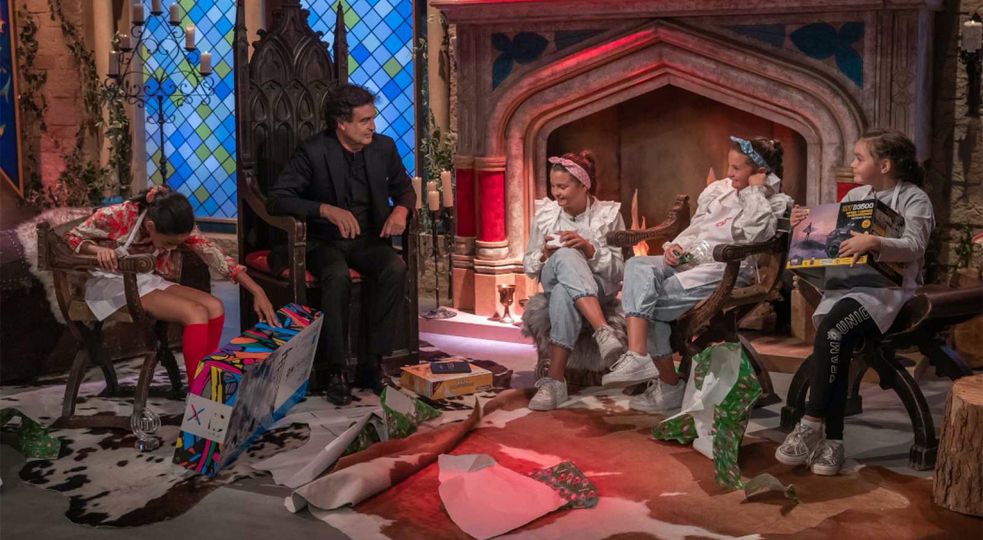 Pepe Rodríguez junto a los concursantes de &#39;MasterChef Junior&#39;