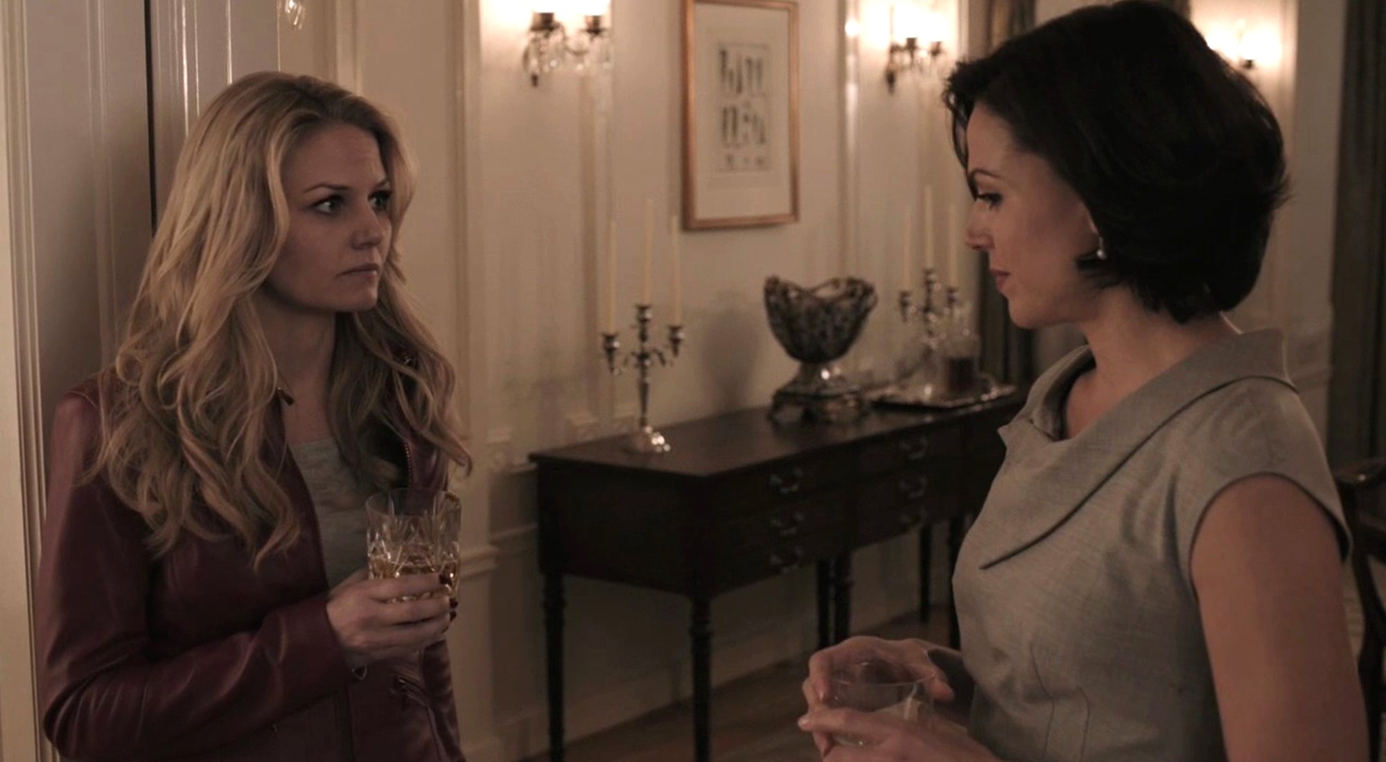 Emma (Jennifer Morrison) y Regina (Lana Parrilla) en 'Érase una vez'