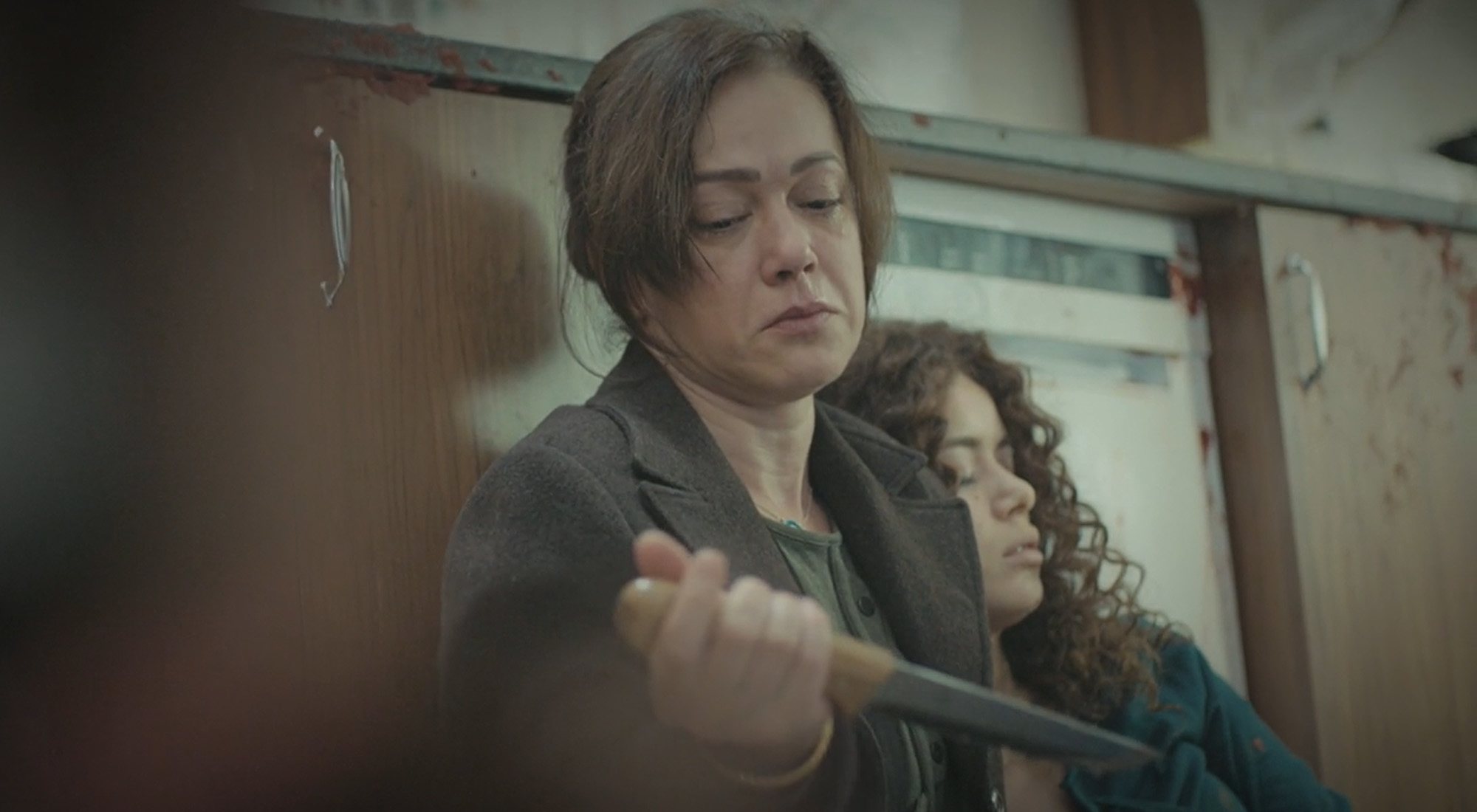 Hatice intenta quitarse la vida al dar por muerta a Sirin en &#39;Mujer&#39;