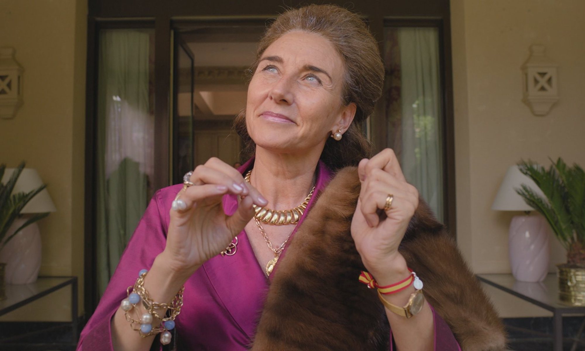 Mona Martínez como Doña Consuelo de la Vega en &#39;Deudas&#39;