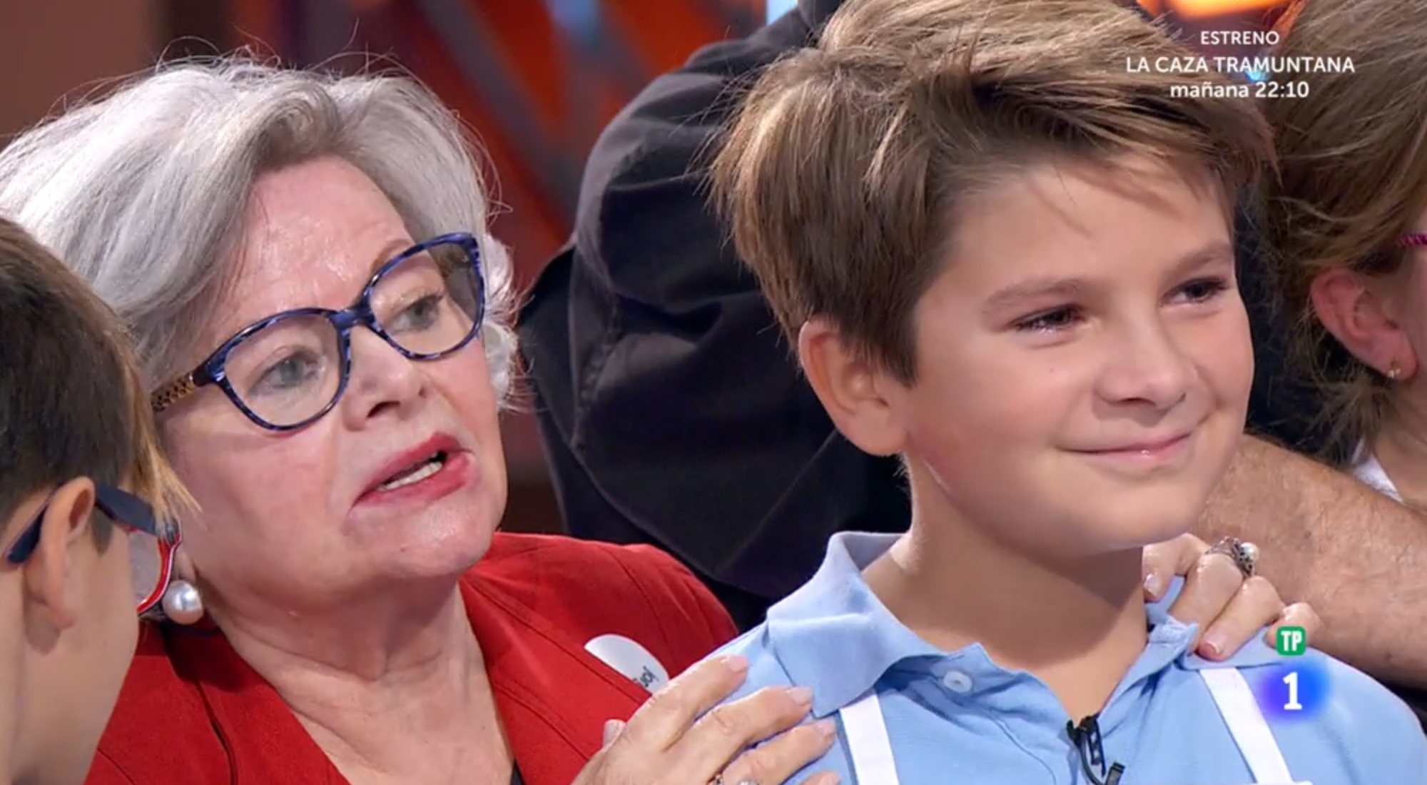 Apolonia, abuela de Adriana Ugarte, junto a su nieto Nicolás en 'MasterChef Junior 8'