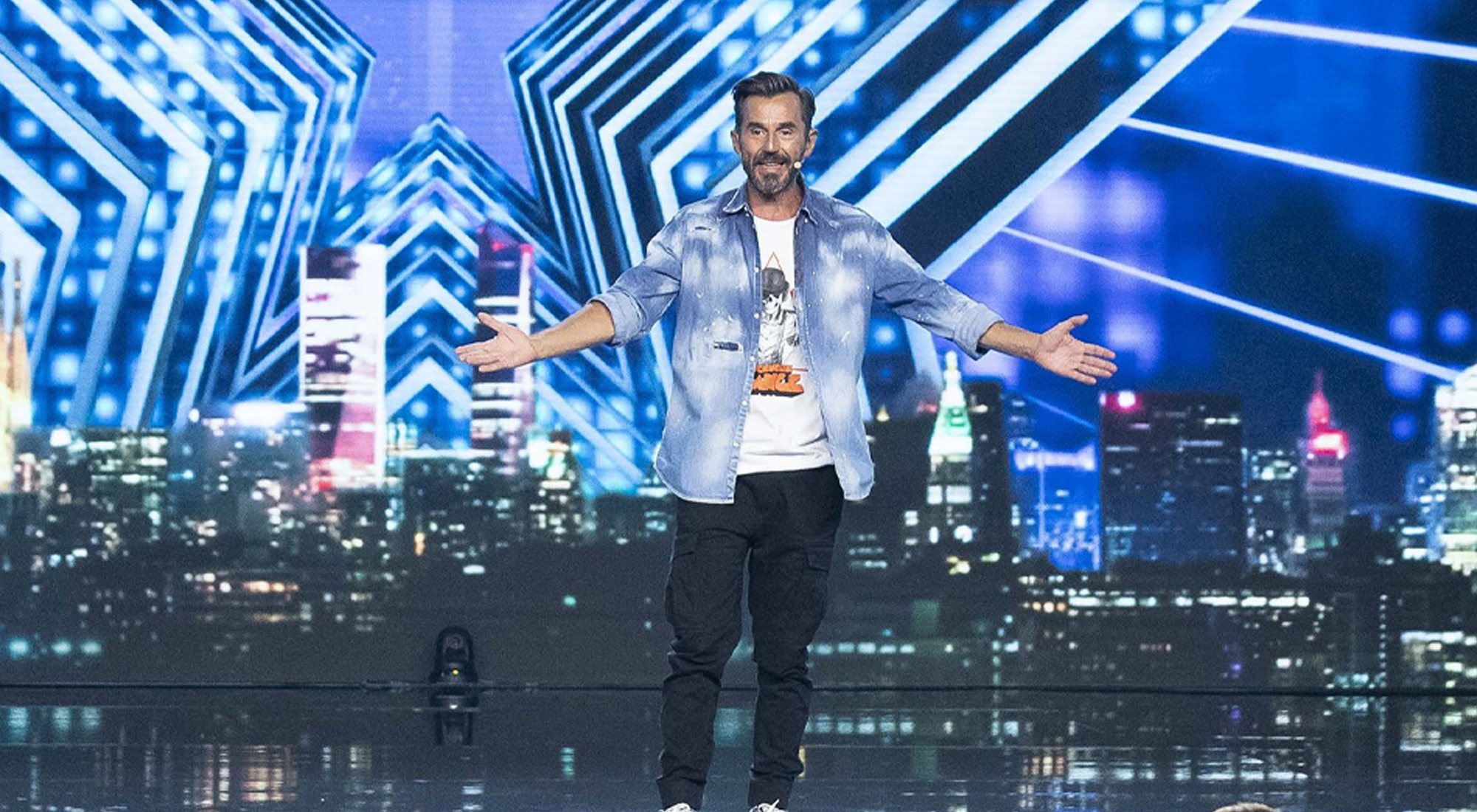 Santi Millán presentando el programa