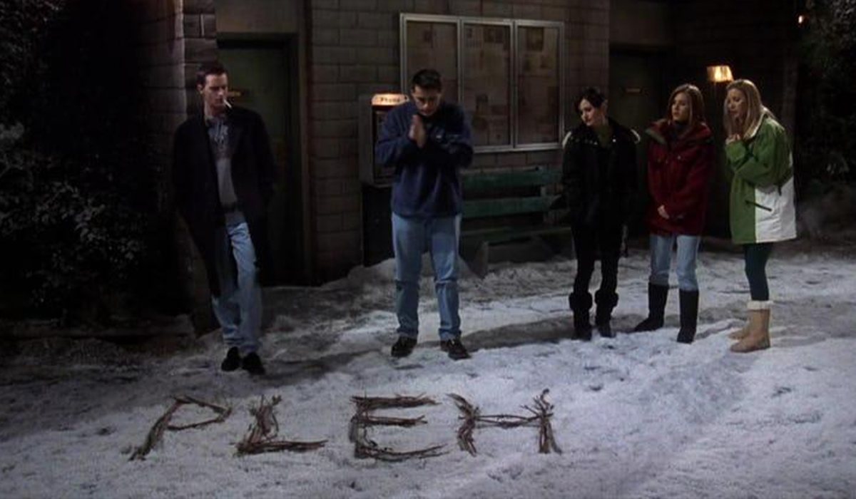 Chandler, Joey, Mónica, Rachel y Phoebe atrapados en la nieve en 'Friends'