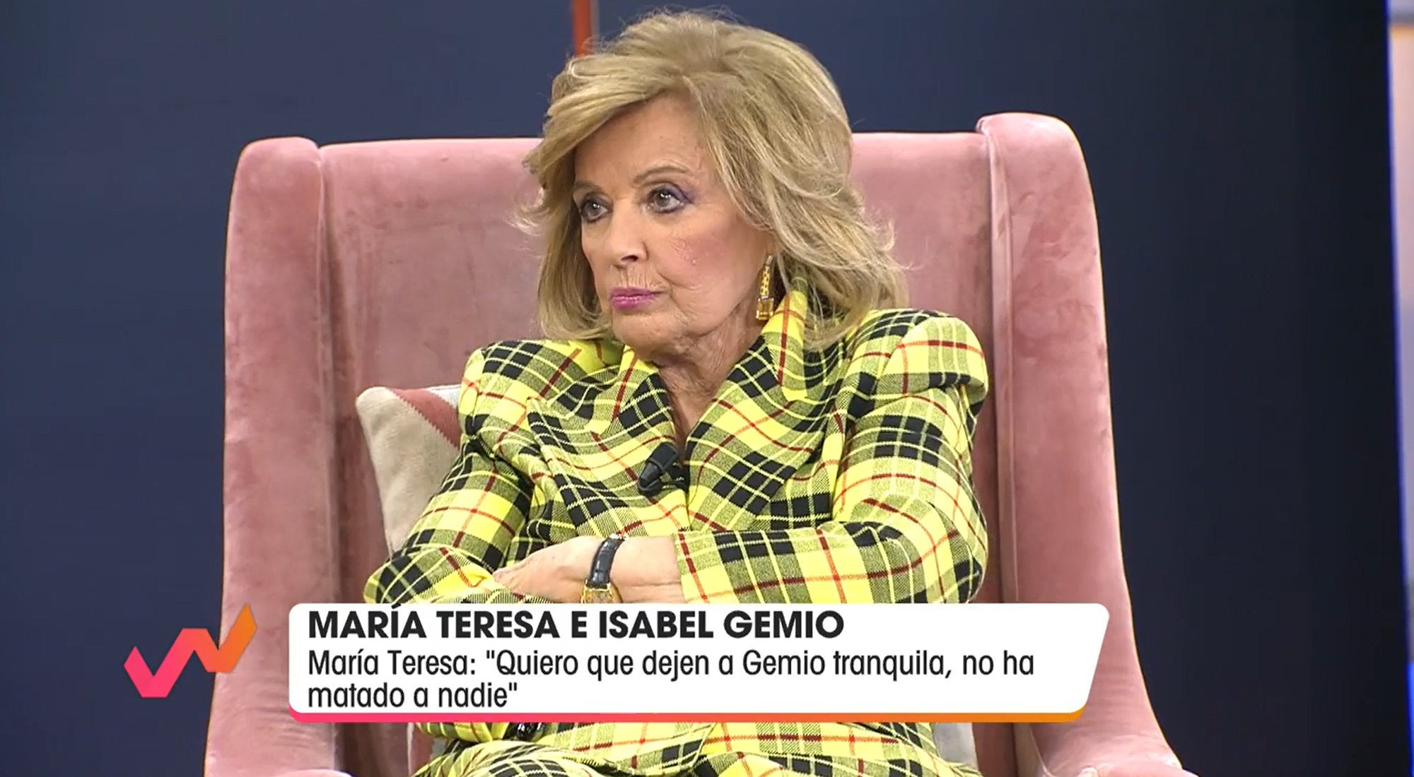 María Teresa, muy seria durante su entrevista con Emma García en 'Viva la vida'