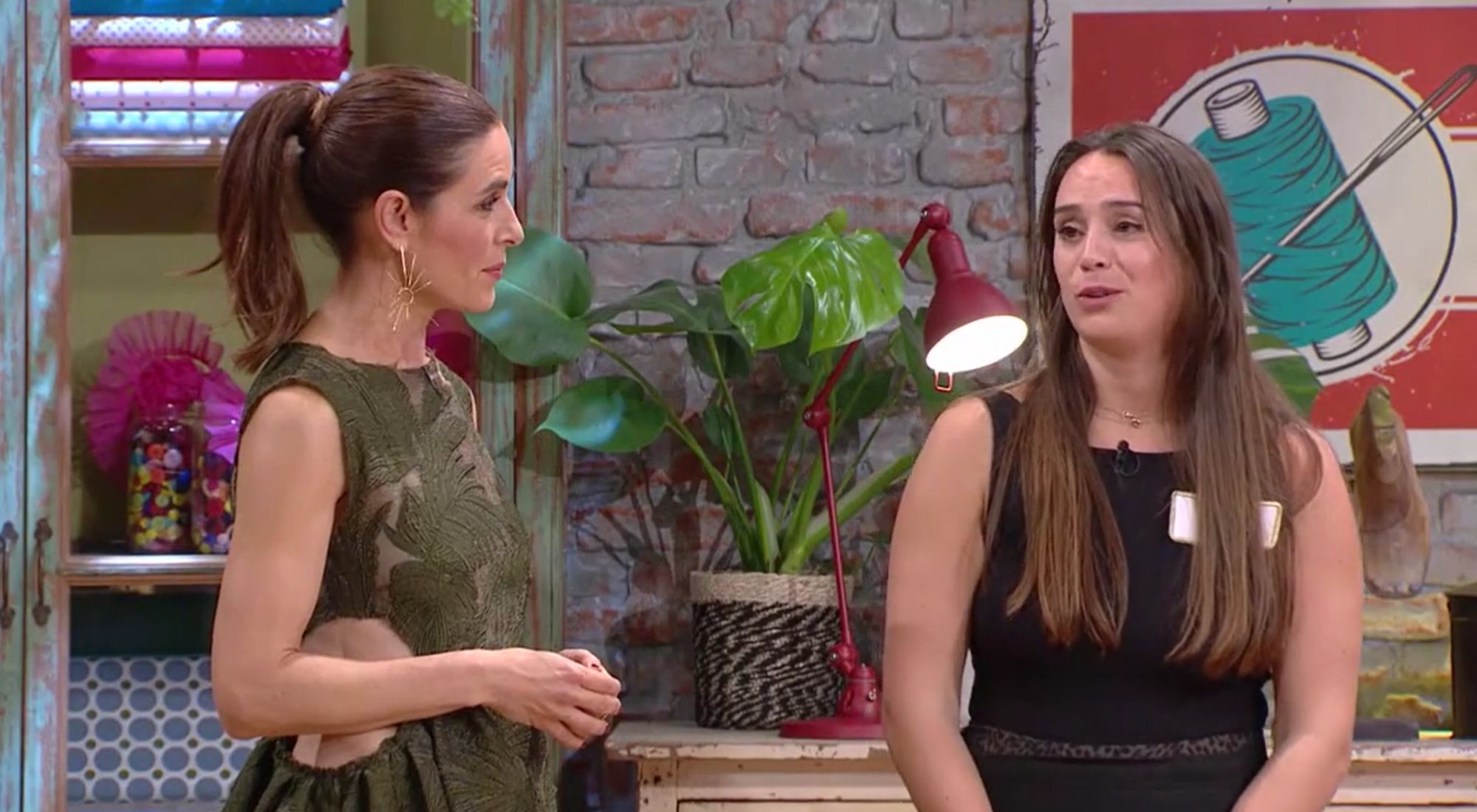 Ana se despide de 'Maestros de la costura 4' junto a Raquel Sánchez Silva