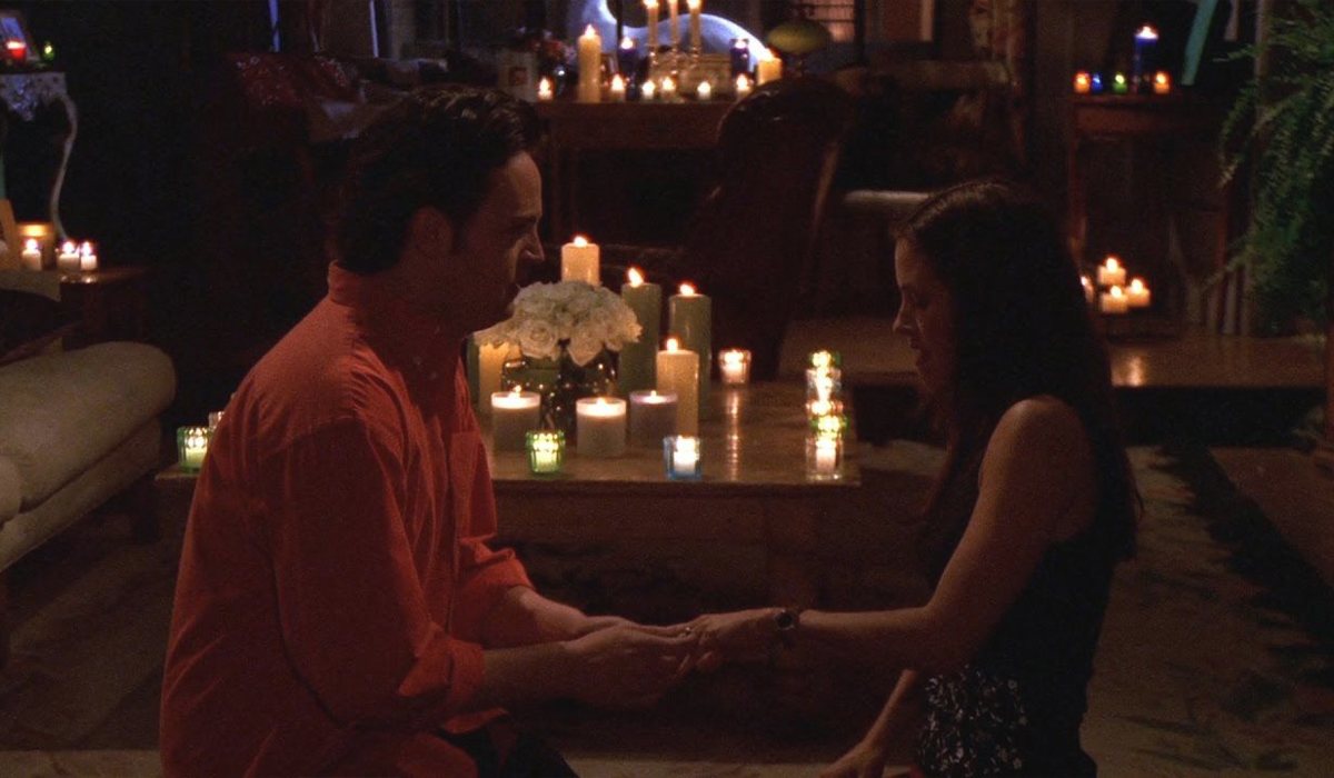 Chandler le pregunta a Mónica si se quiere casar con él en 'Friends'