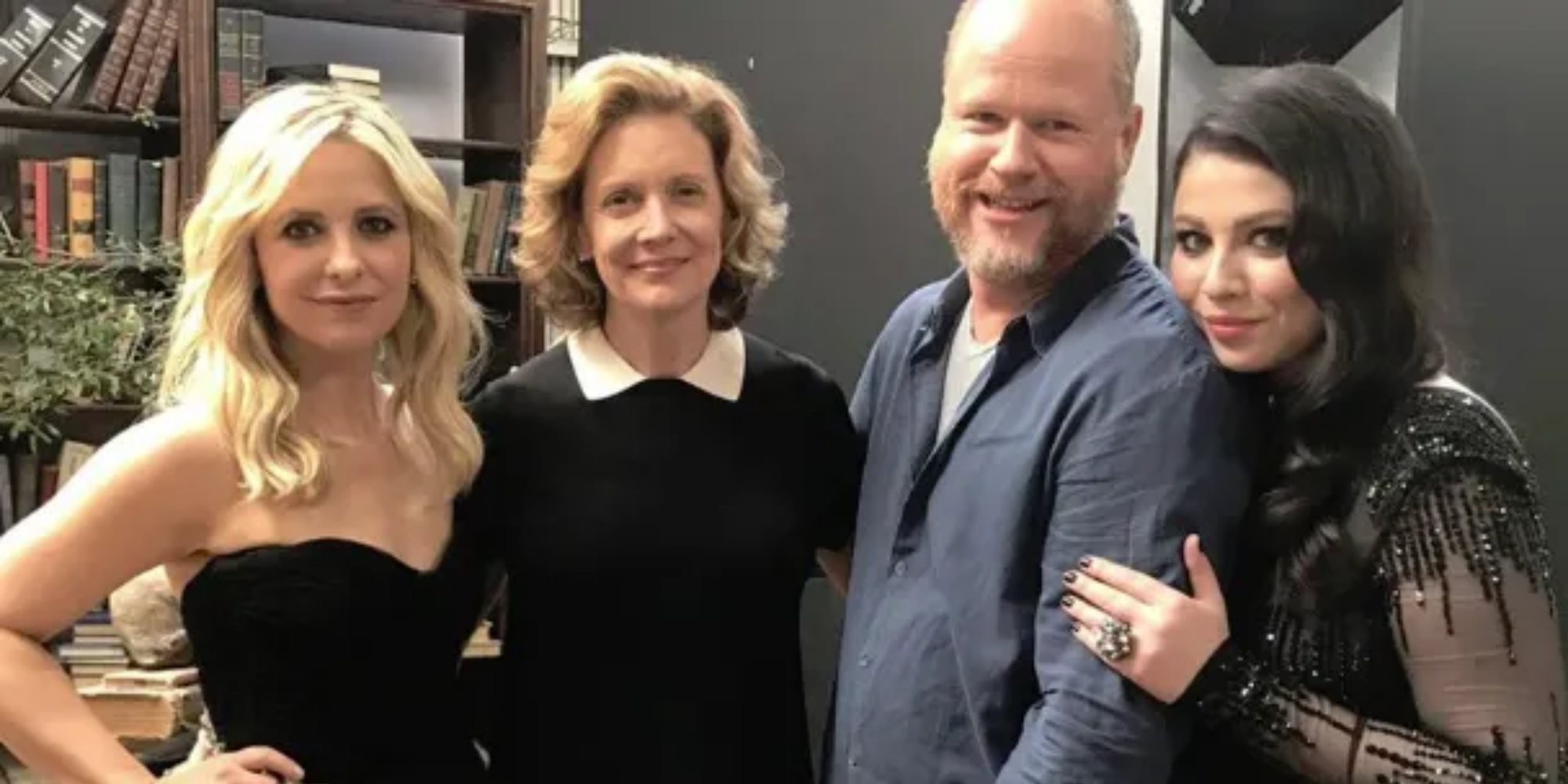 Sarah Michelle Gellar, Kristine Sutherland, Joss Whedon y Michelle Trachtenberg el año pasado durante una sesión de fotos