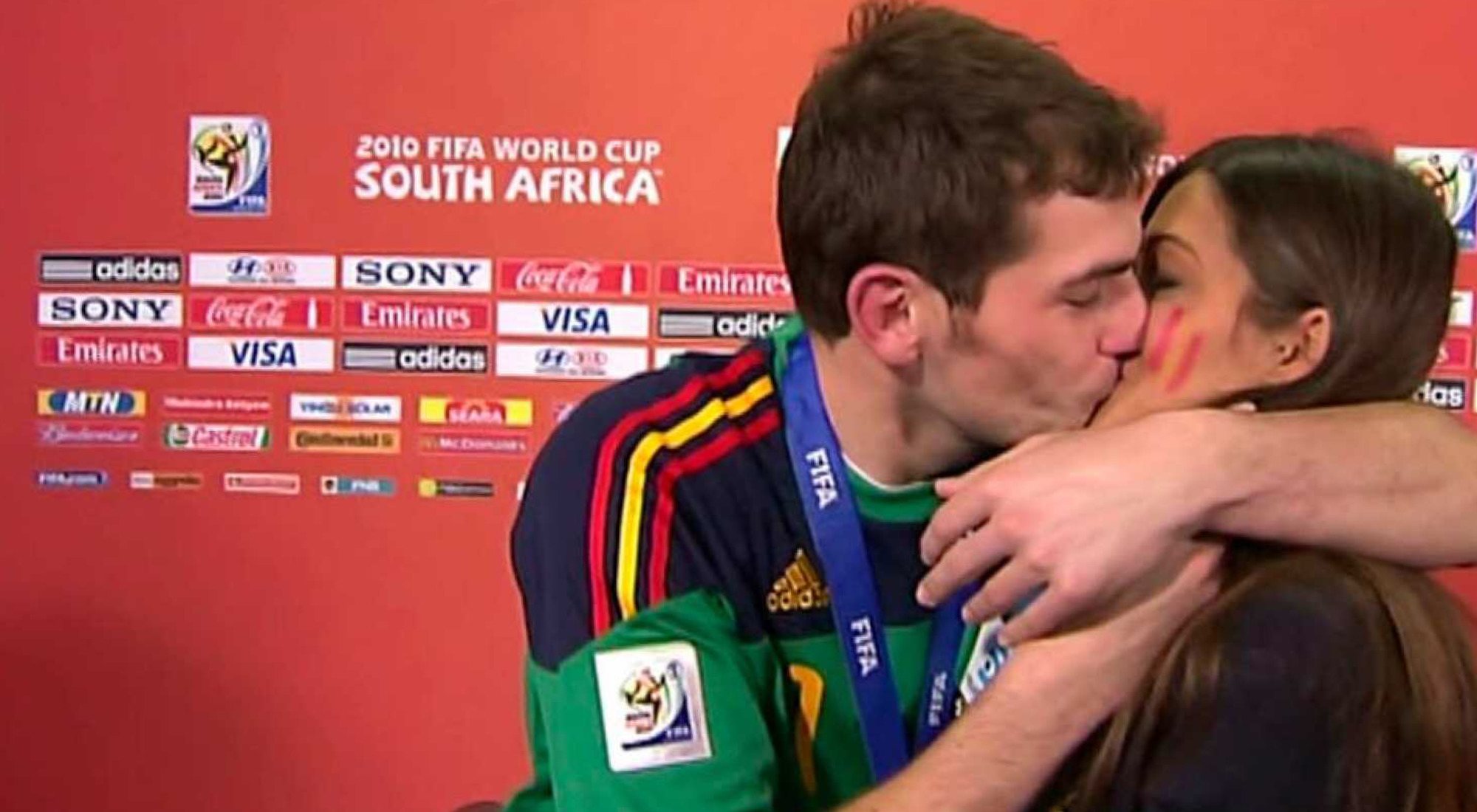 Sara Carbonero e Iker Casillas durante la final del Mundial de Fútbol de 2010, uno de los momentos televisados de Informativos Telecinco más recordados