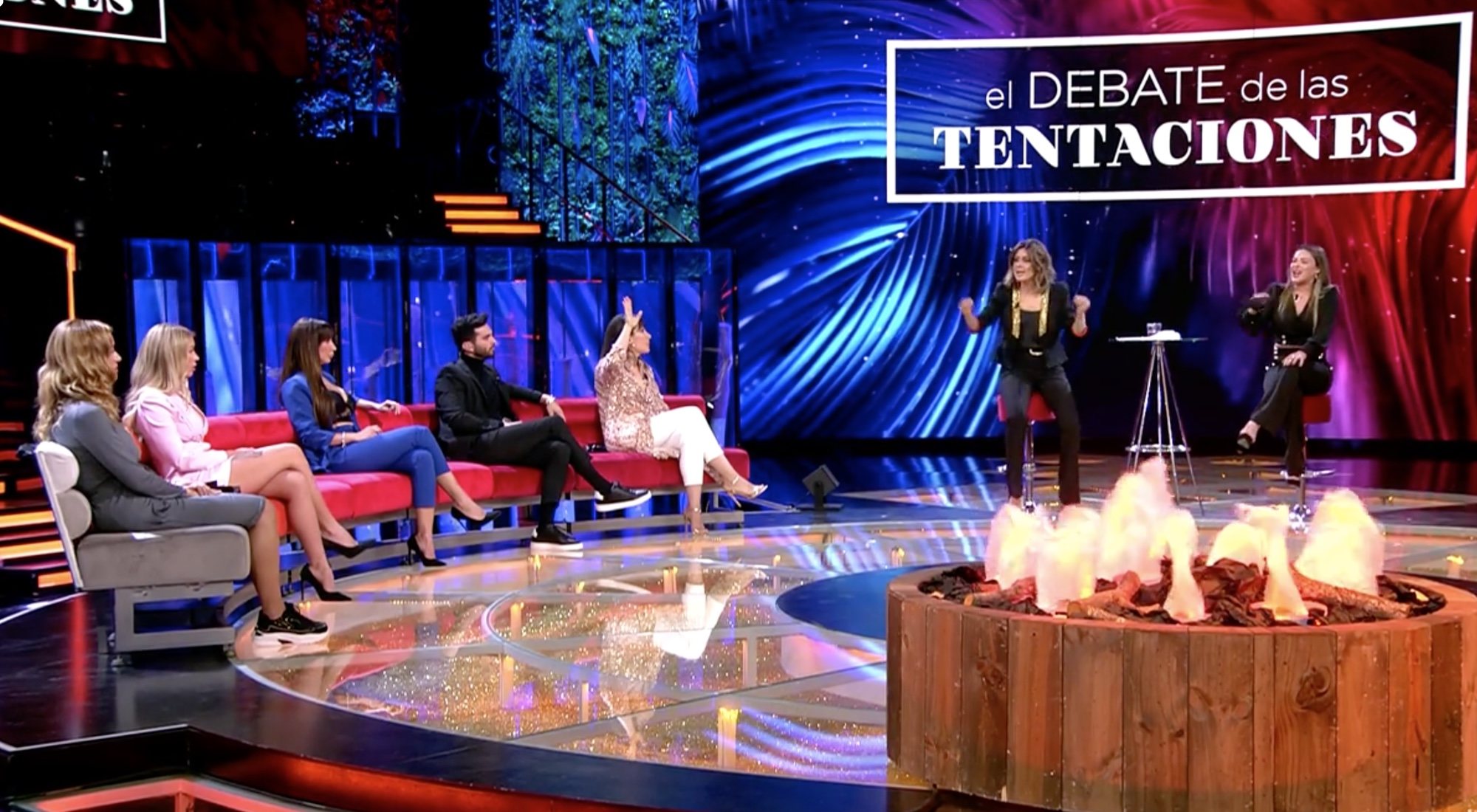 Marta y Mayka en el plató de 'El debate de las tentaciones'