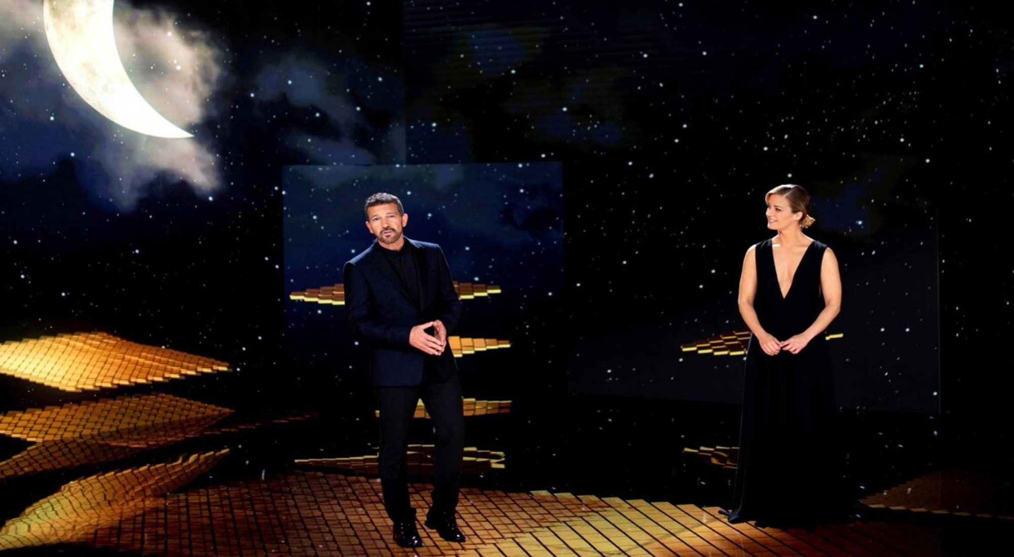 Antonio Banderas y María Casado en la gala de la 35º edición de los Premios Goya