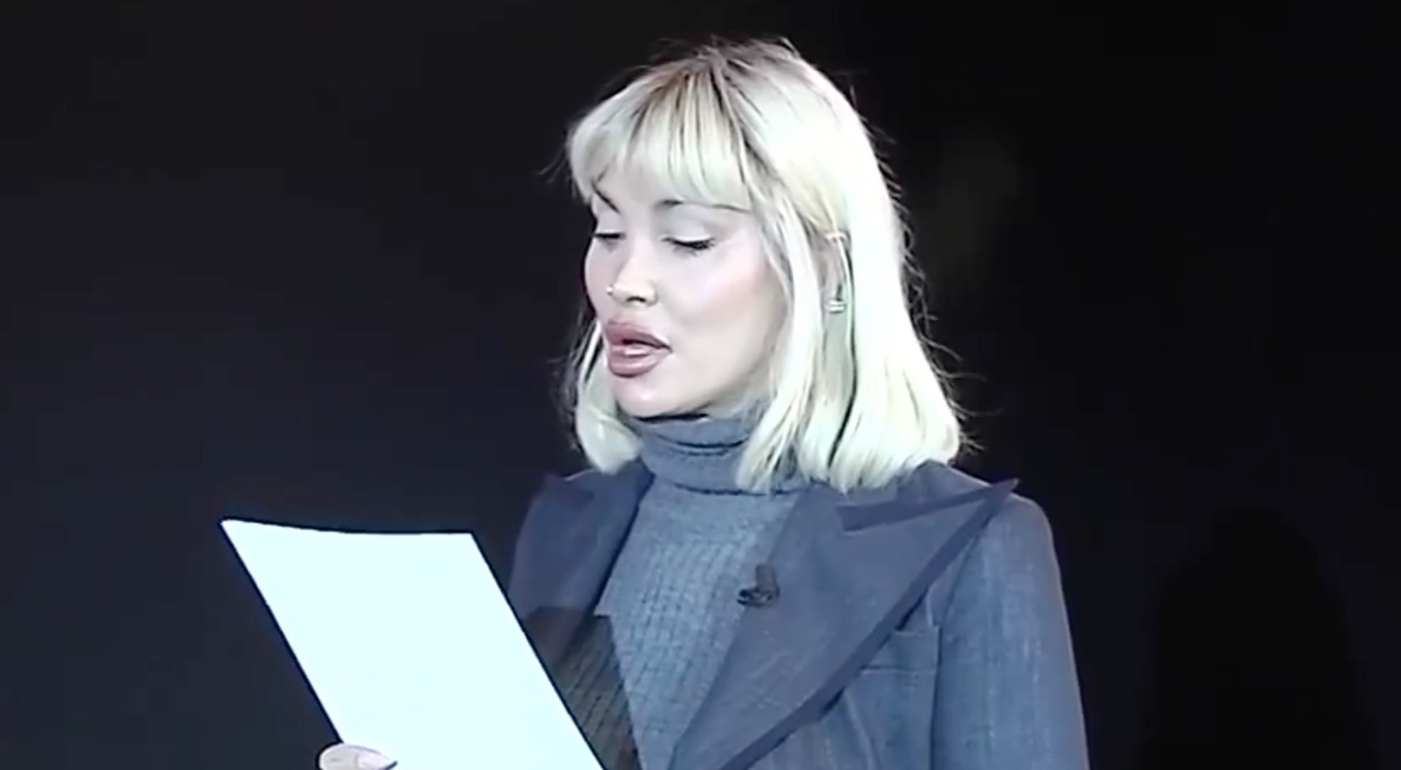 Daniela Santiago en el acto por el 8M