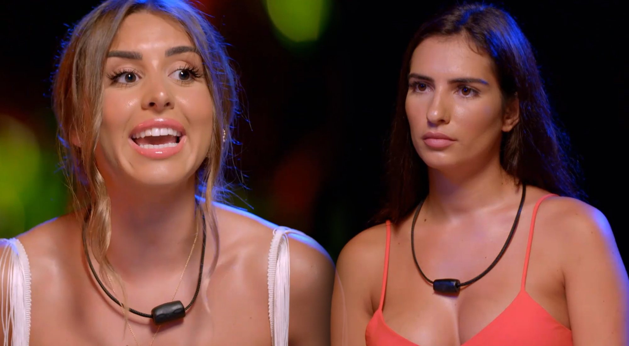 Marina y Stefany, durante su disputa en 'La isla de las tentaciones'