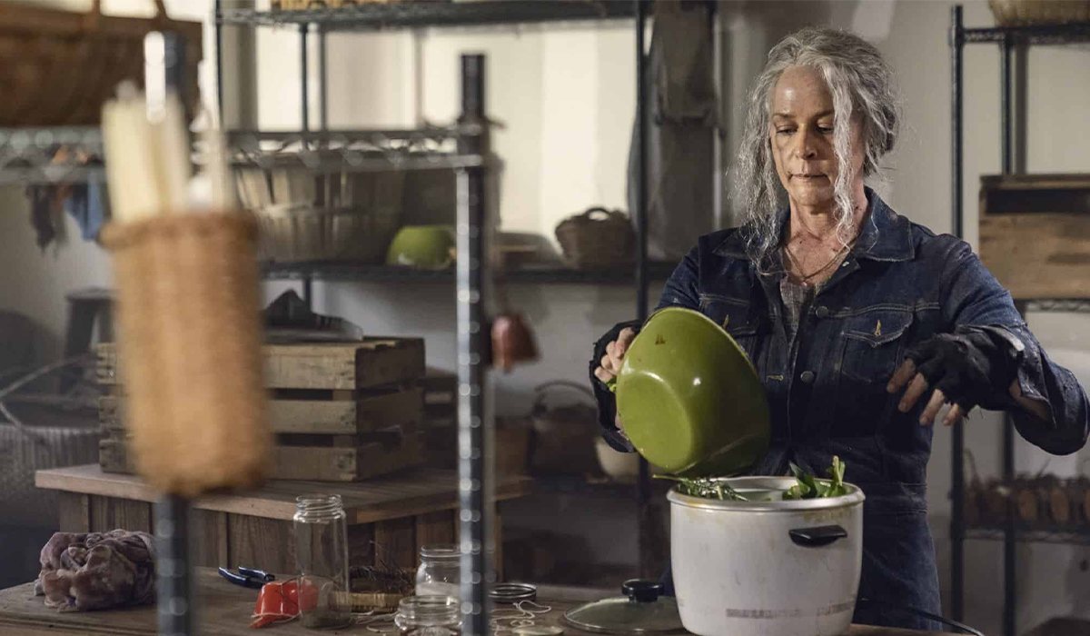 Carol intenta cocinar en el 10x21 de 'The Walking Dead'