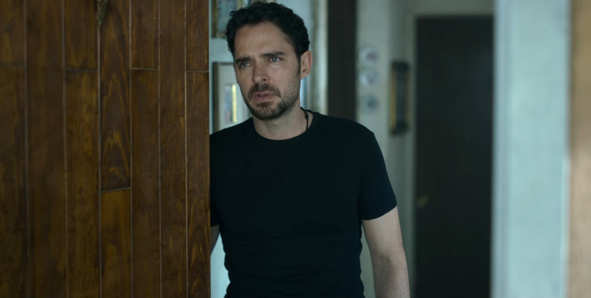 Manolo Cardona protagoniza como Alex la serie '¿Quién mató a Sara?'