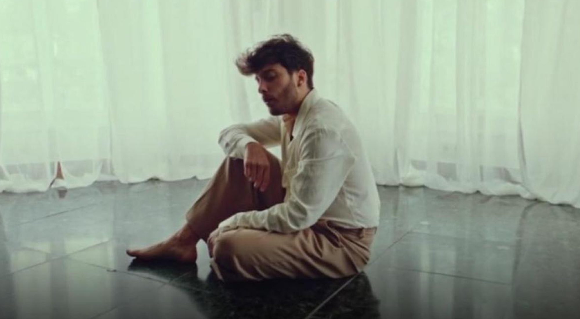 Blas Cantó en el videoclip de "Voy a quedarme"