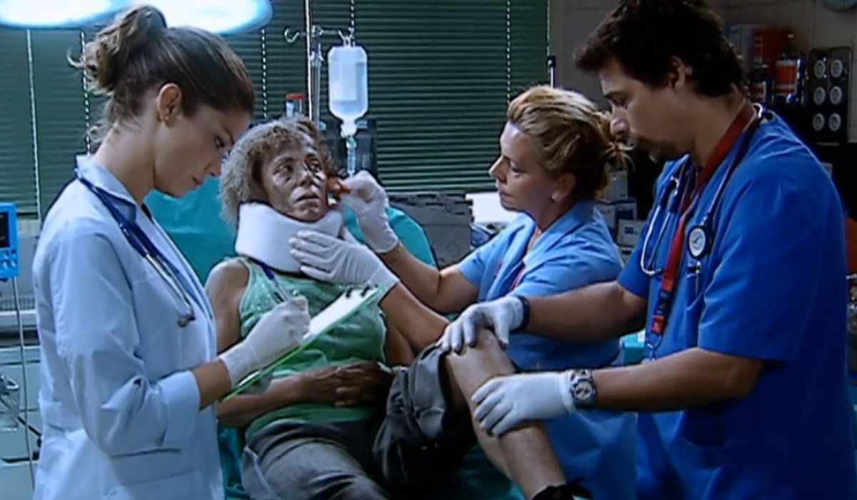 Sofía y Héctor atienden a una paciente en 'Hospital Central'