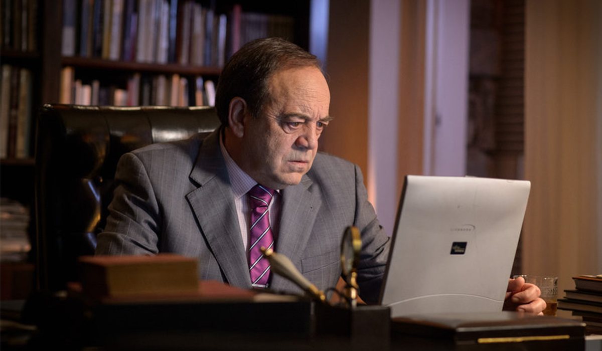 Tito Valverde como Enrique Vergel en 'Sin identidad'