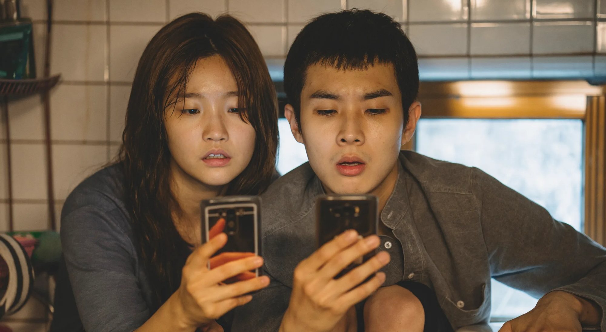 So-dam Park y Woo-sik Choi en "Parásitos"