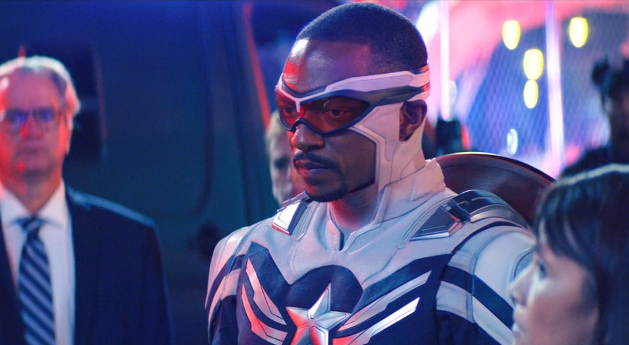 Sam Wilson con su nuevo traje en 'Falcon y el Soldado de Invierno'