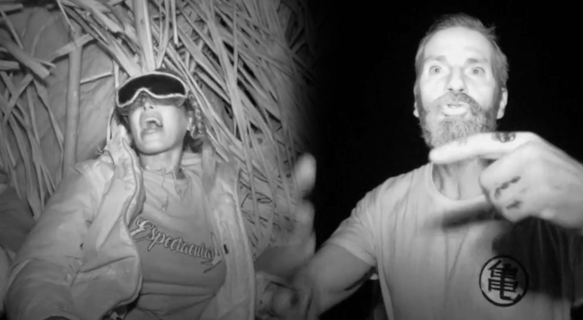 Carlos Alba se dirige a los cámaras de 'Supervivientes' tras su disputa con Lara Sajén