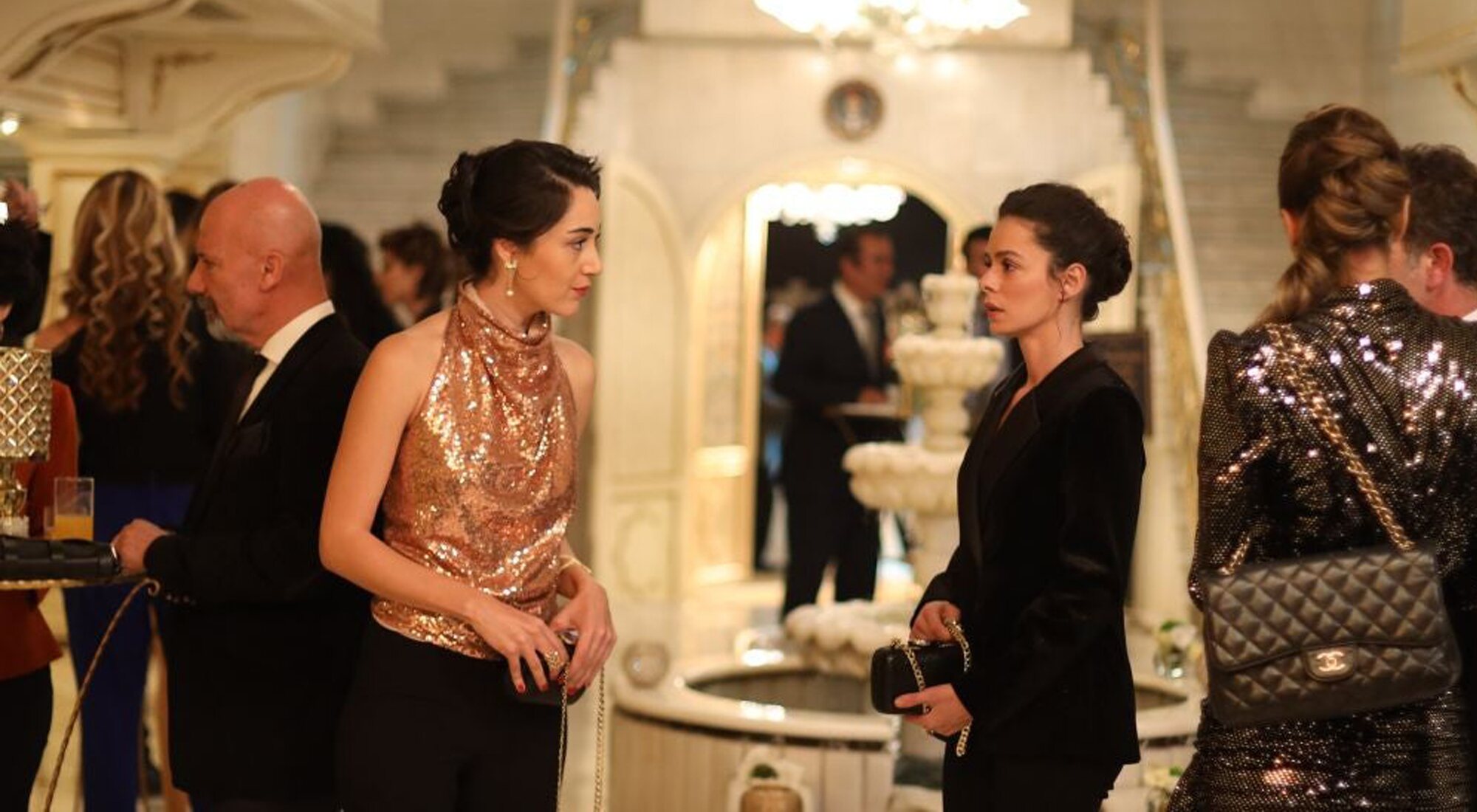 &#39;Mujer&#39; recupera el liderazgo