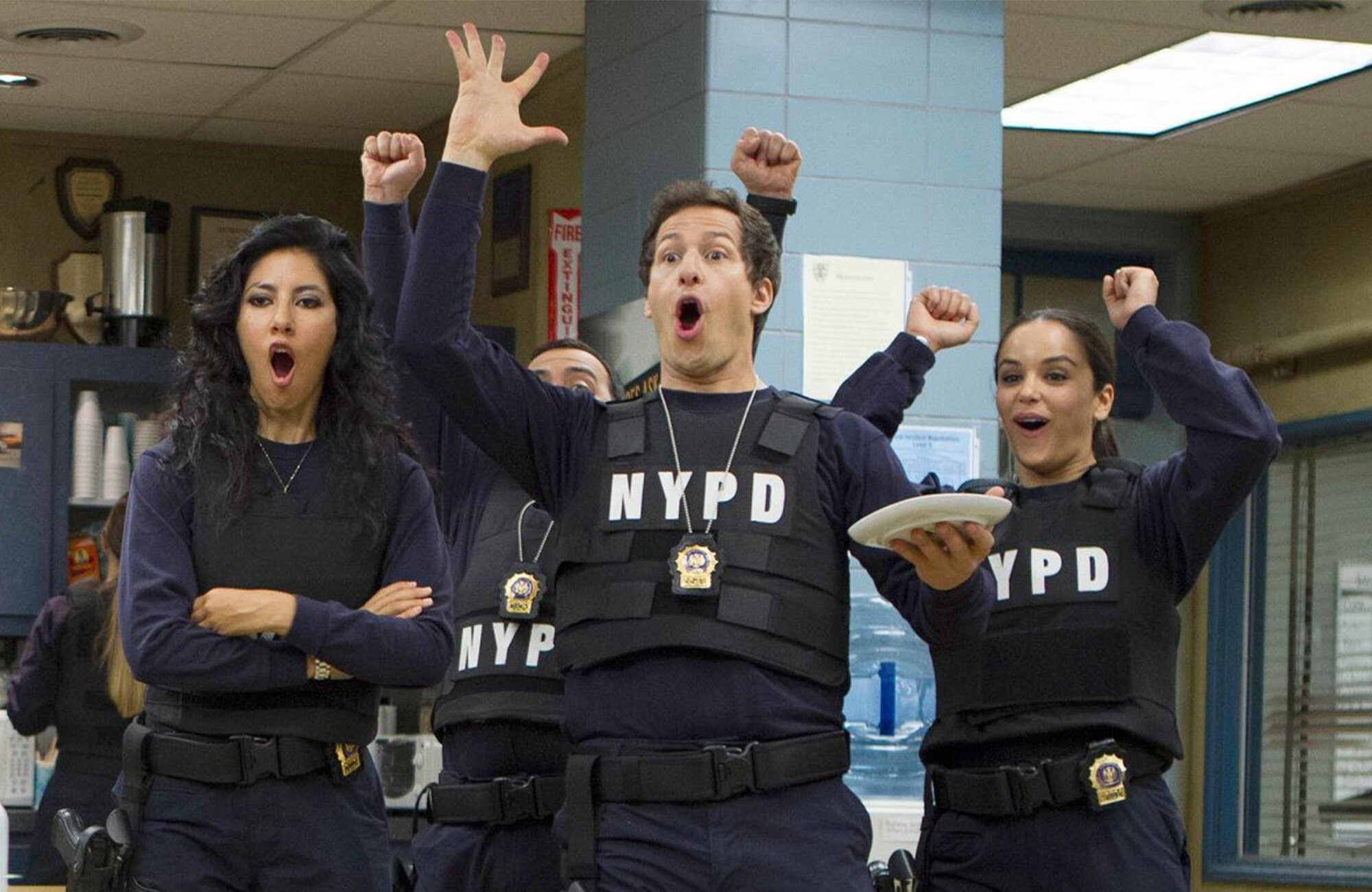 Stephanie Beatriz, Andy Samberg y Melissa Fumero en 'Brooklyn Nine-Nine'