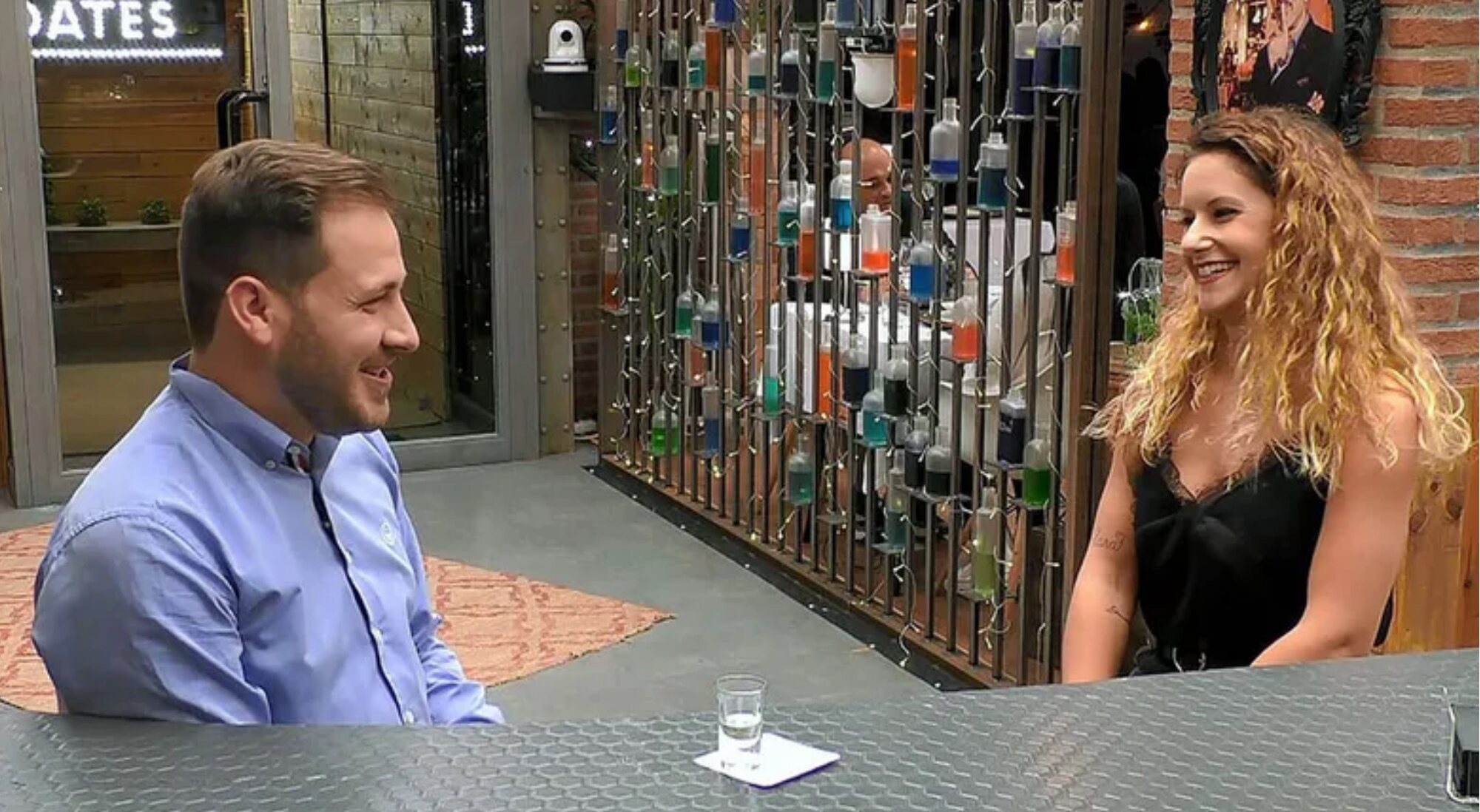 Cristina da calabazas a Gabriel, el fan de Santiago Abascal