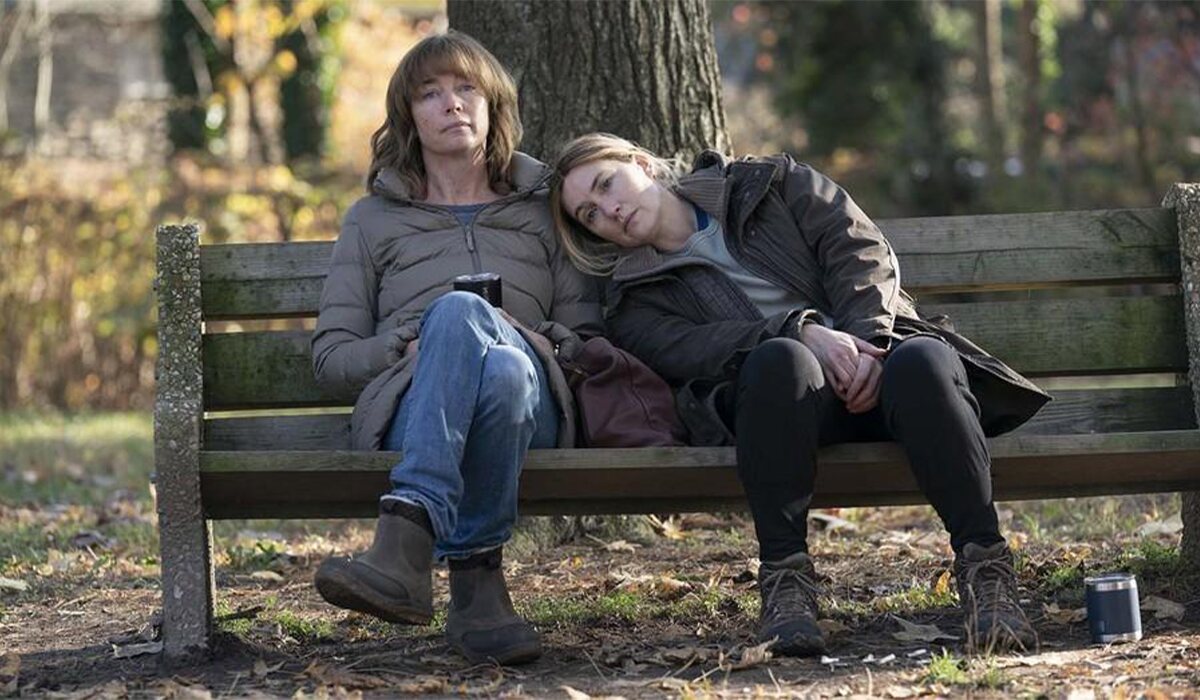 Julianne Nicholson y Kate Winslet en 'Mare of Easttown'