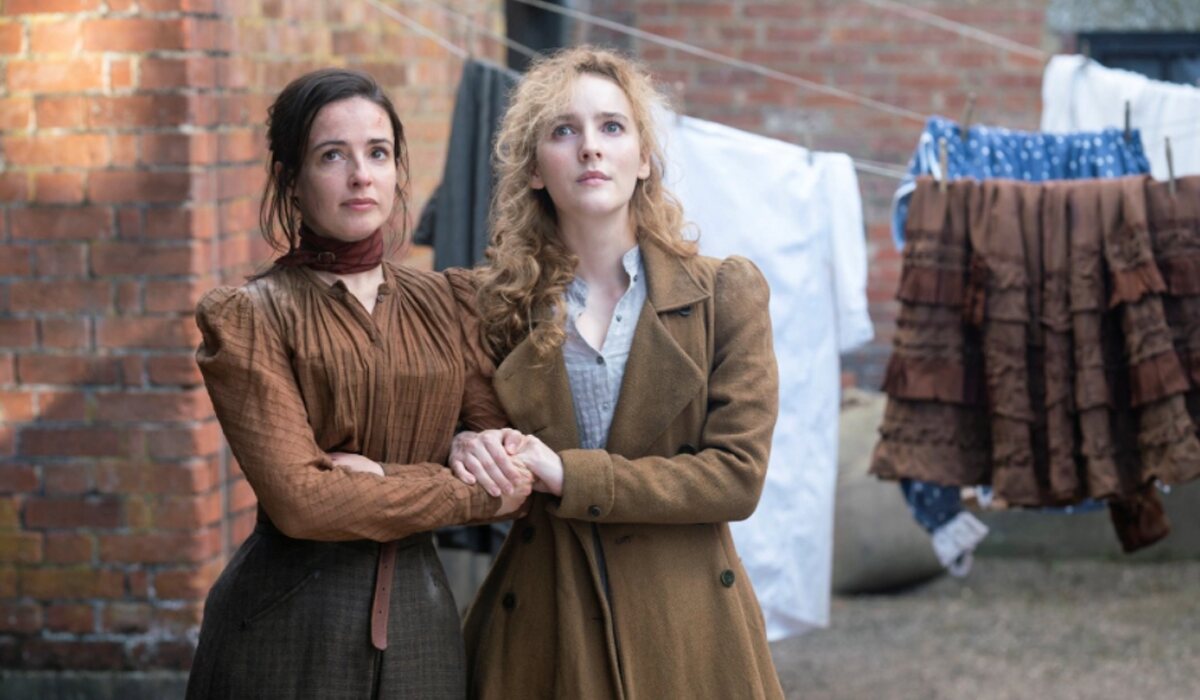 Laura Donnelly y Ann Skelly en 'The Nevers'