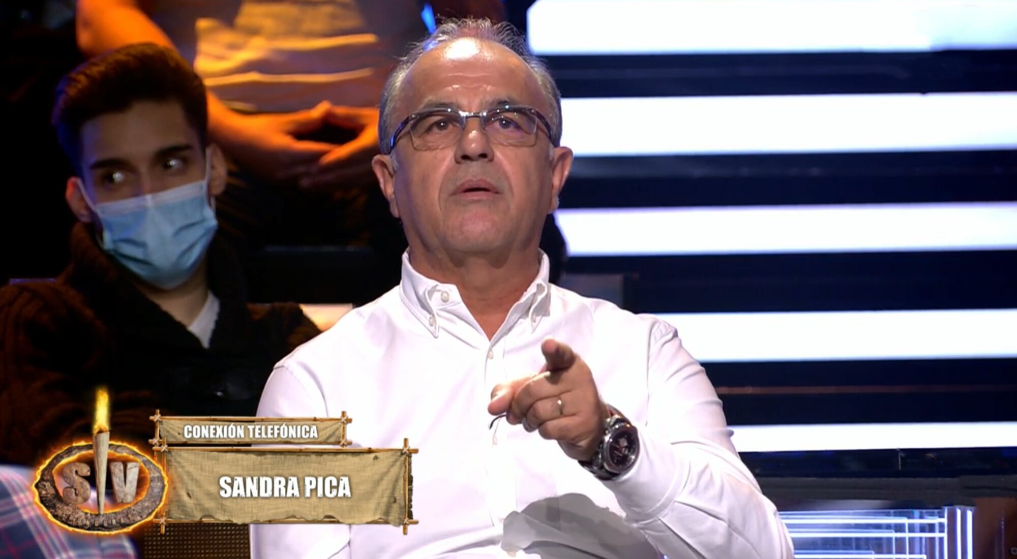 William, padre de Tom Brusse, habla con Sandra Pica en 'Supervivientes'