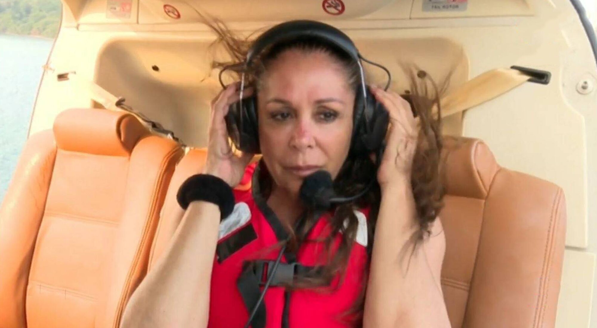 Isabel Pantoja antes de saltar del helicóptero de 'Supervivientes'