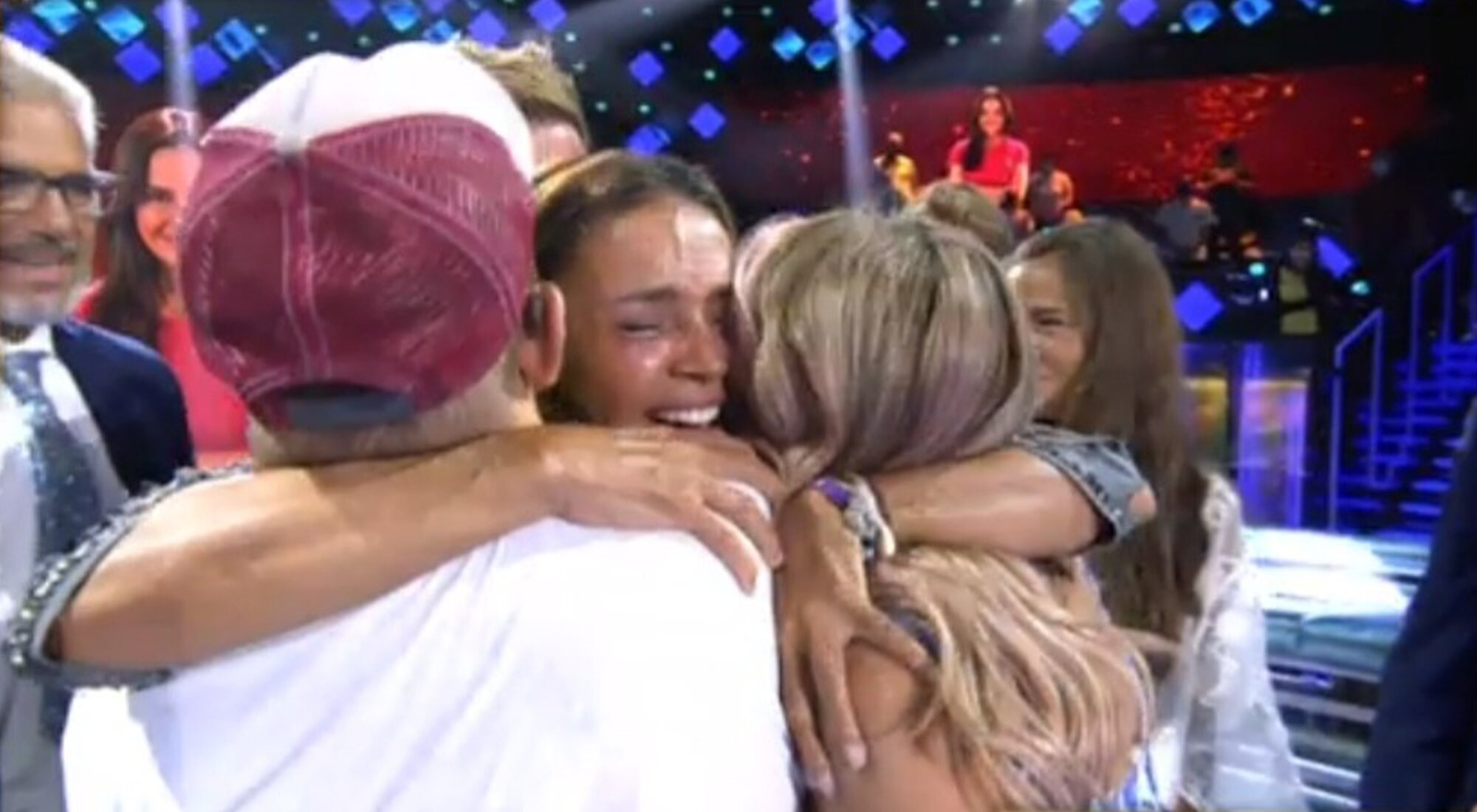 Olga Moreno abraza a David y Rocío Flores tras ganar 'Supervivientes 2021'