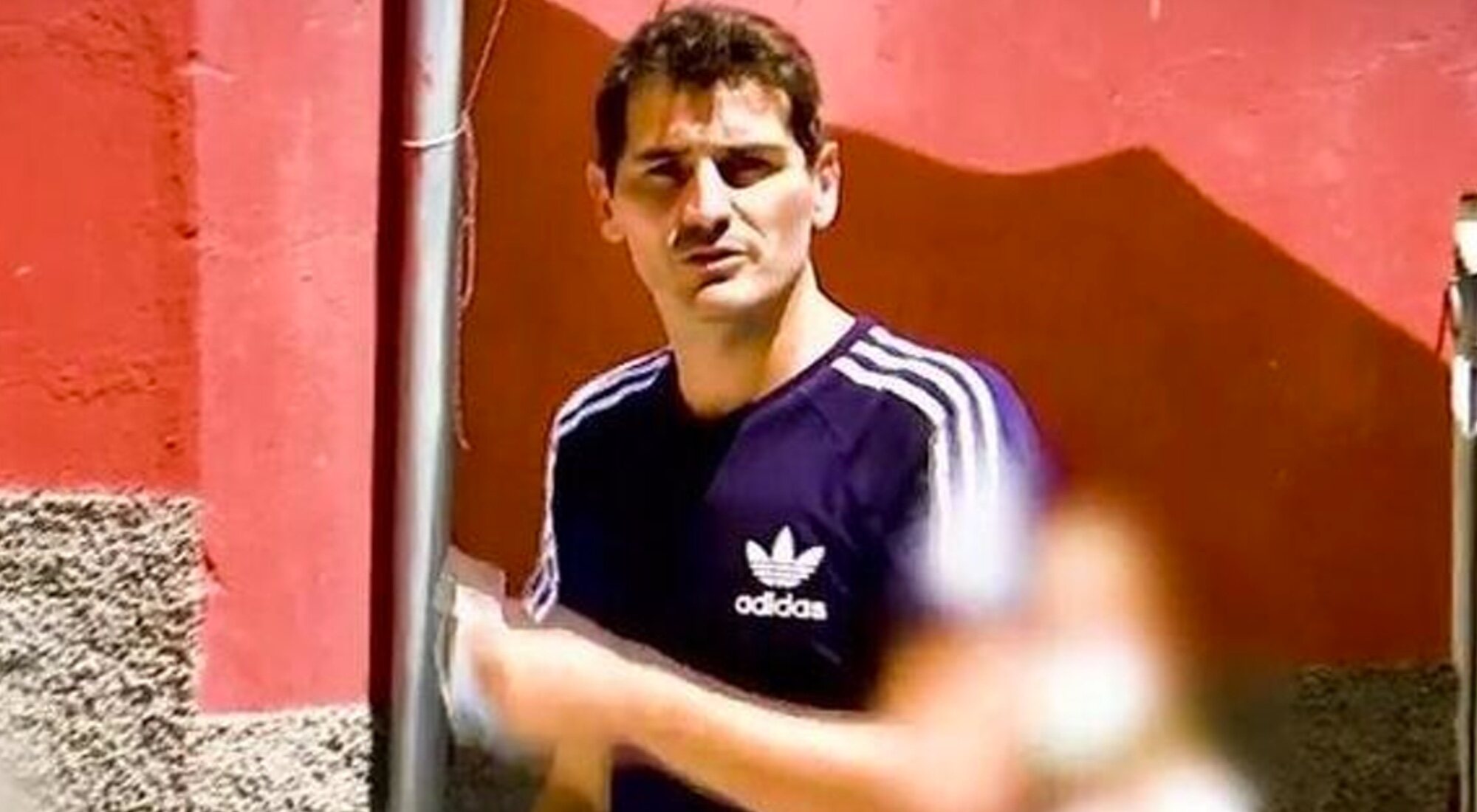 Iker Casillas se enfrenta a 'Socialité'