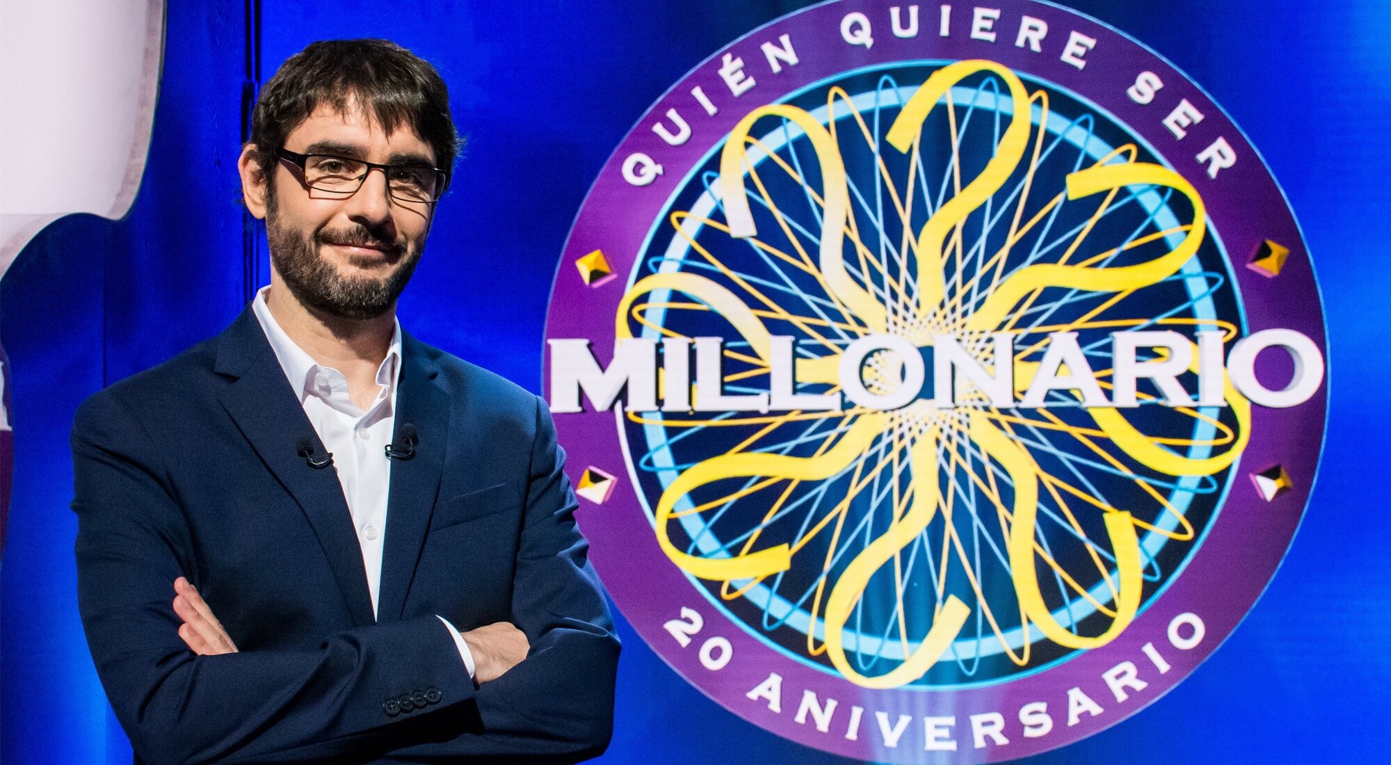 Juanra Bonet junto al logo de '¿Quién quiere ser millonario?'