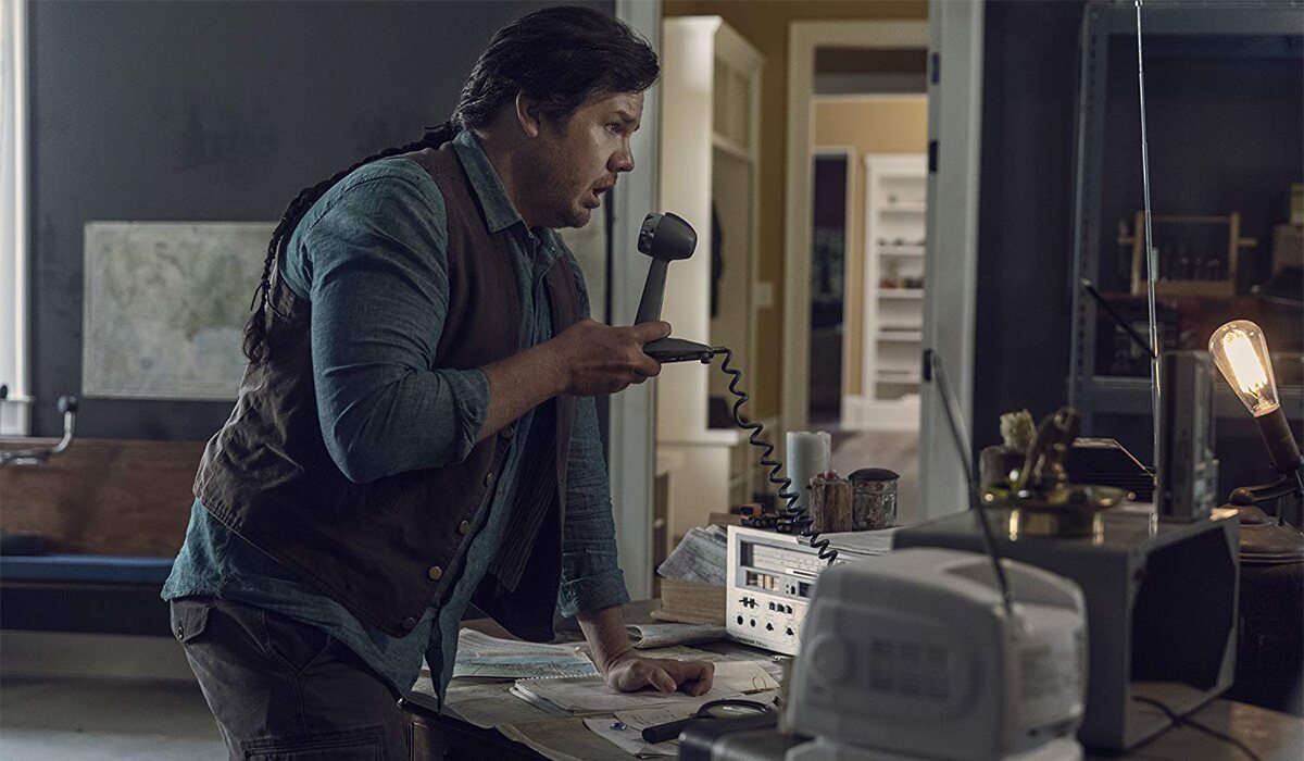 Eugene (Josh McDermitt) contactando por radio en 'The Walking Dead'