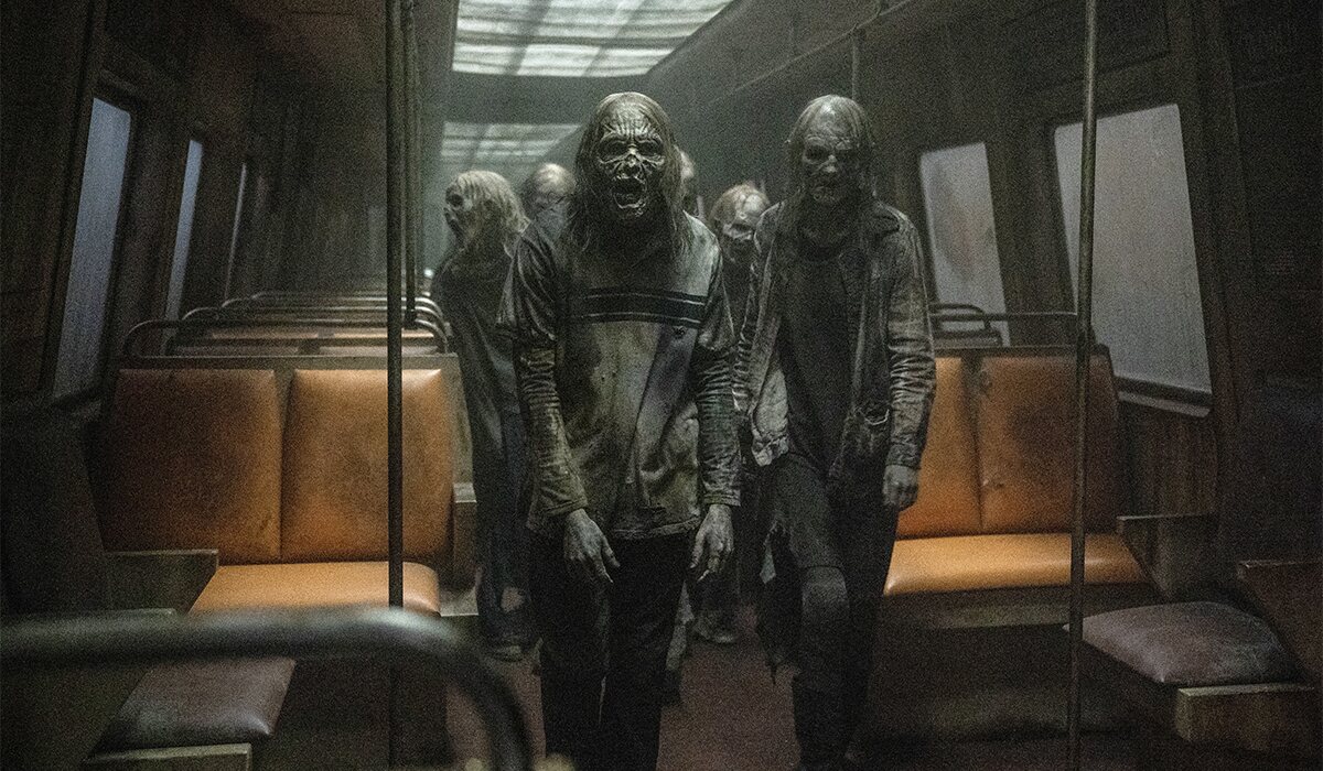 Un grupo de caminantes en el inicio de la undécima temporada de 'The Walking Dead'