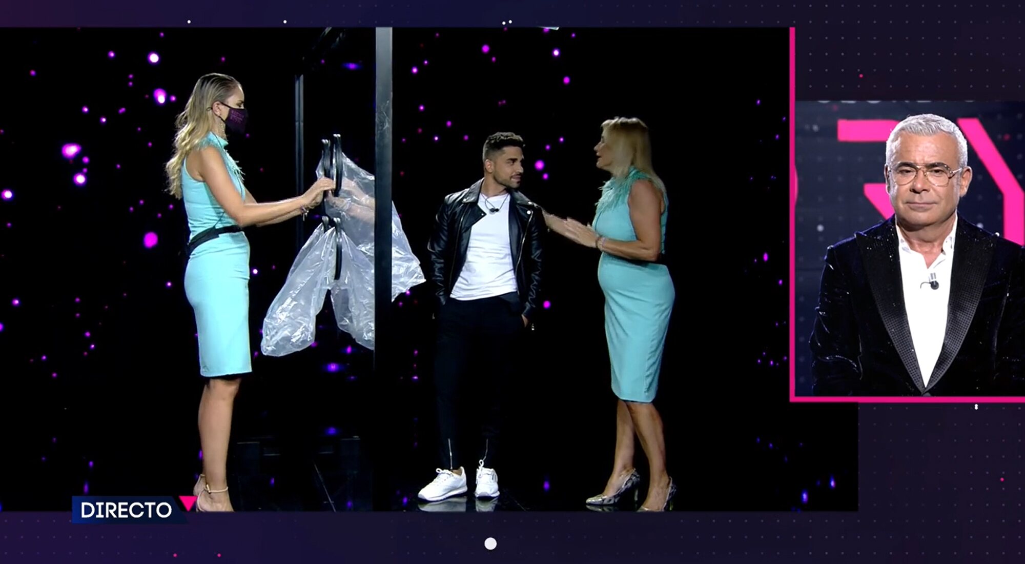 Jorge Javier Vázquez, atento a la conversación de Alba Carrillo, Miuel Frigenti y Lucía Pariente en &#39;Secret Story&#39;