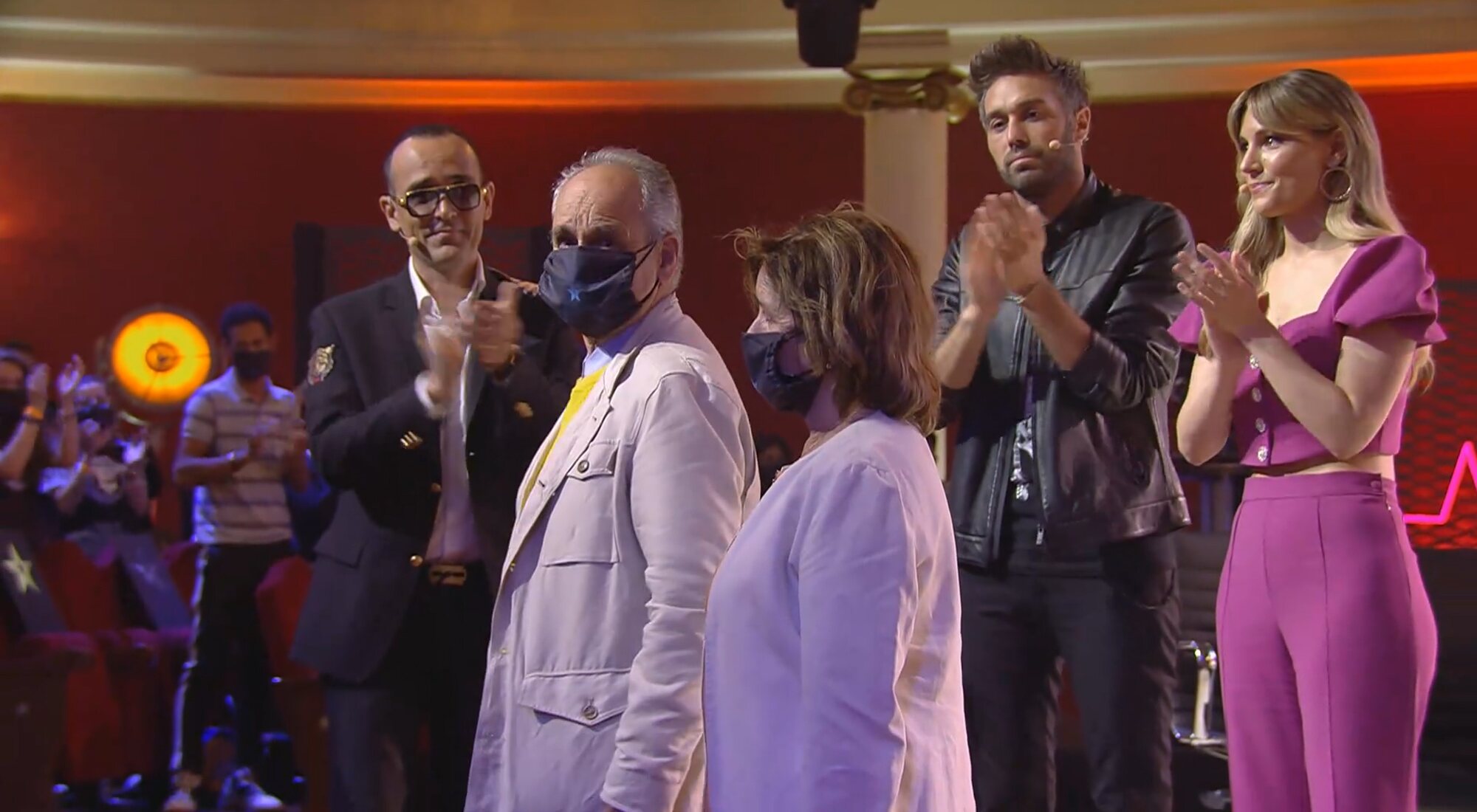 Joaquín y María, padres de Ignacio Echeverría, reciben el aplauso de los presentes en 'Got Talent'