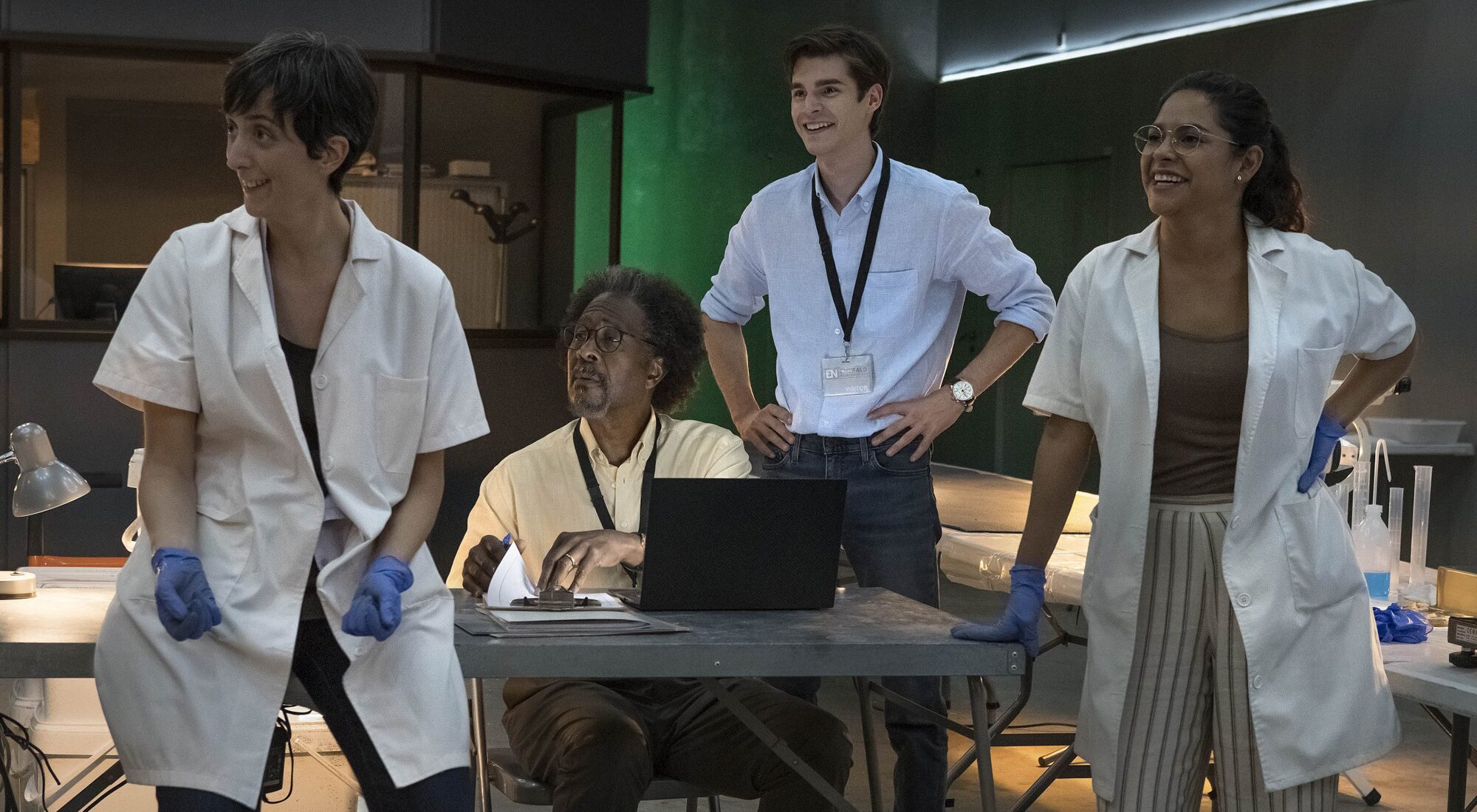 Clarke Peters y Álex Ventura junto a dos investigadoras en 'La Fortuna'