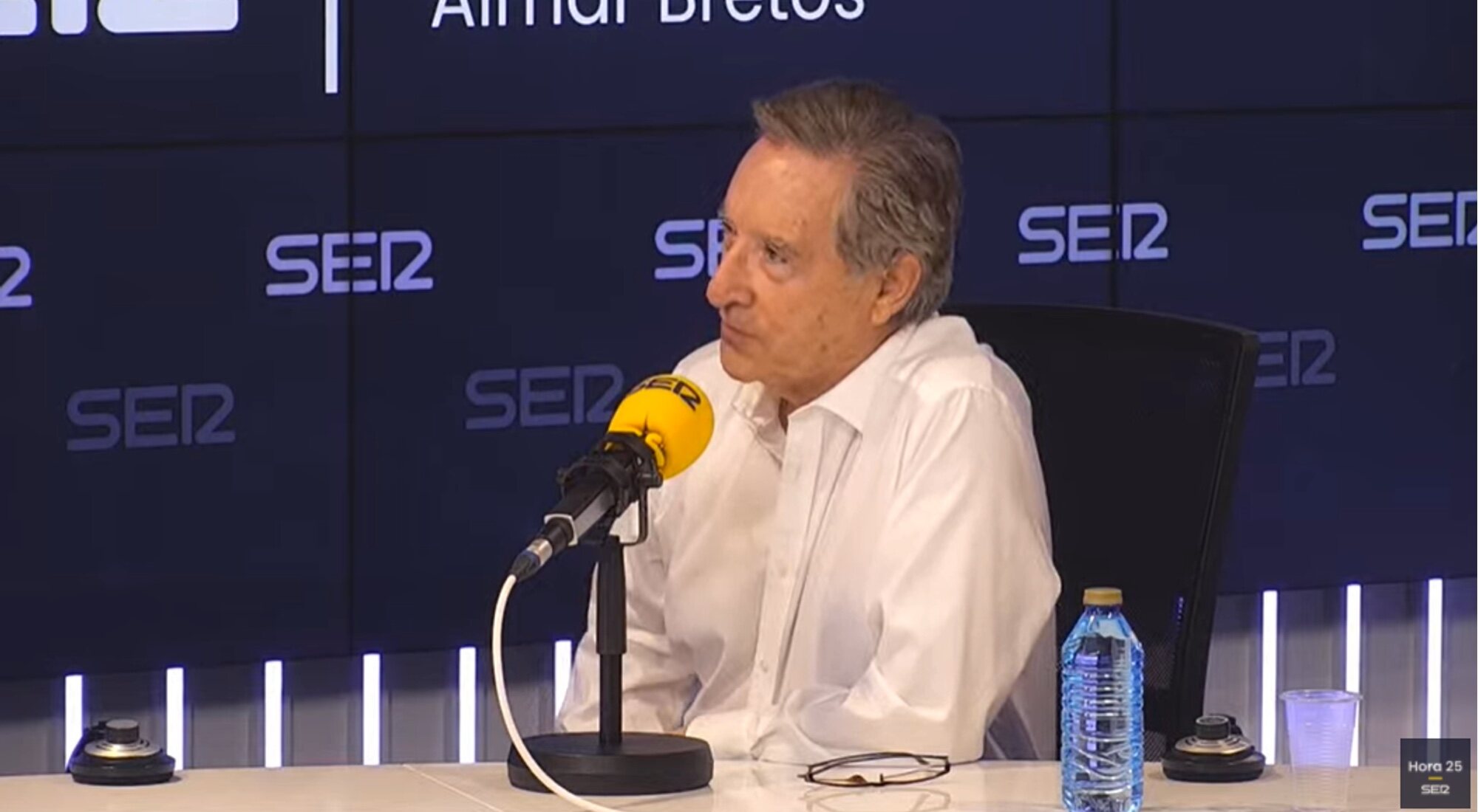 Iñaki Gabilondo durante su entrevista con Aimar Bretos en 'Hora 25'