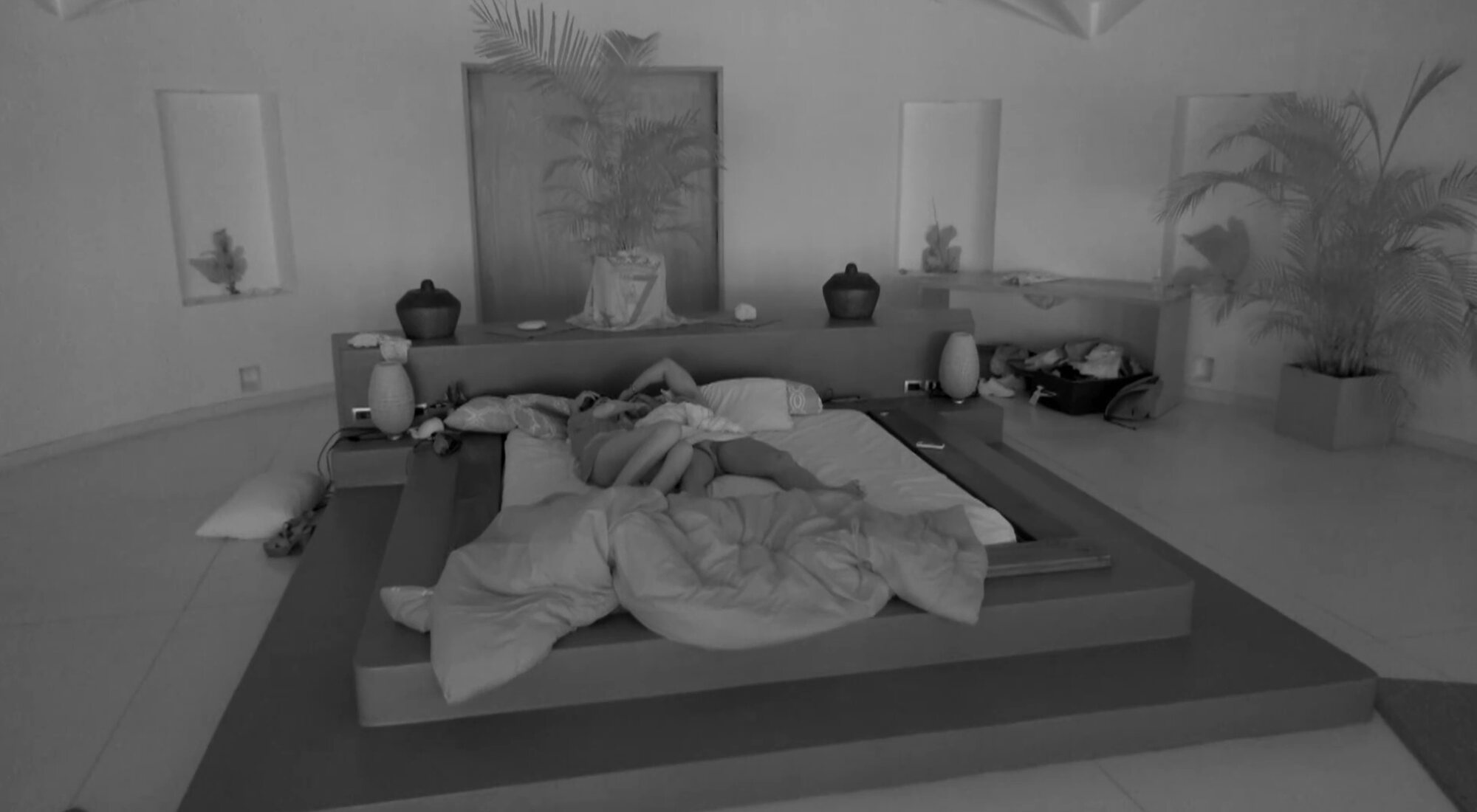 Manu González y Andrea Gasca comparten cama en 'La última tentación'