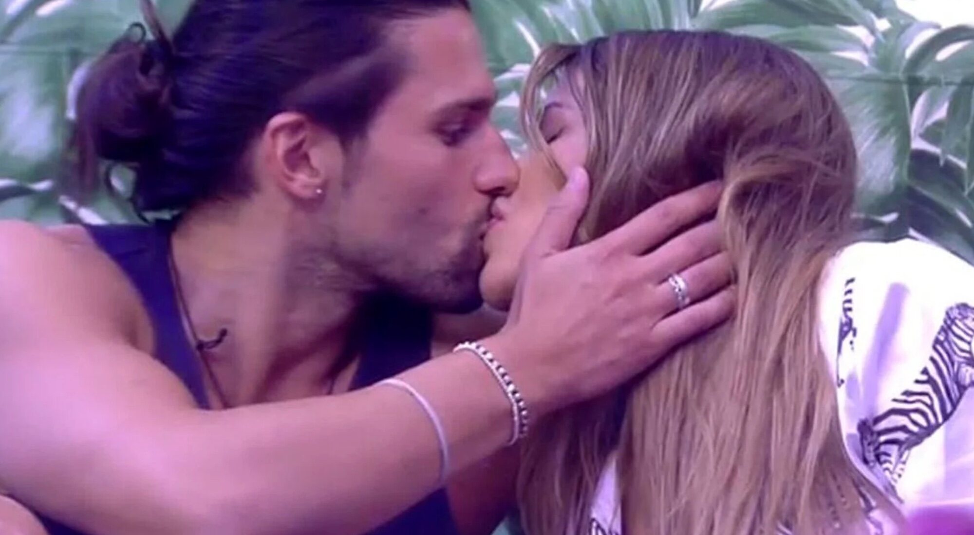 Luca Onestini y Cristina Porta se besan en 'Secret Story'