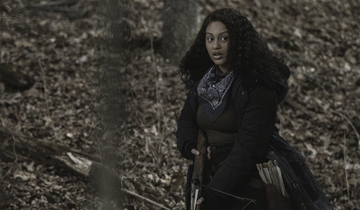 Iris en el 2x01 de &#39;The Walking Dead: World Beyond&#39;