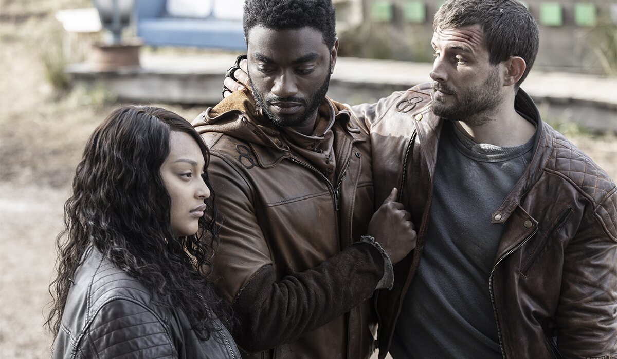 Iris, Will y Felix en el 2x01 de &#39;The Walking Dead: World Beyond&#39;
