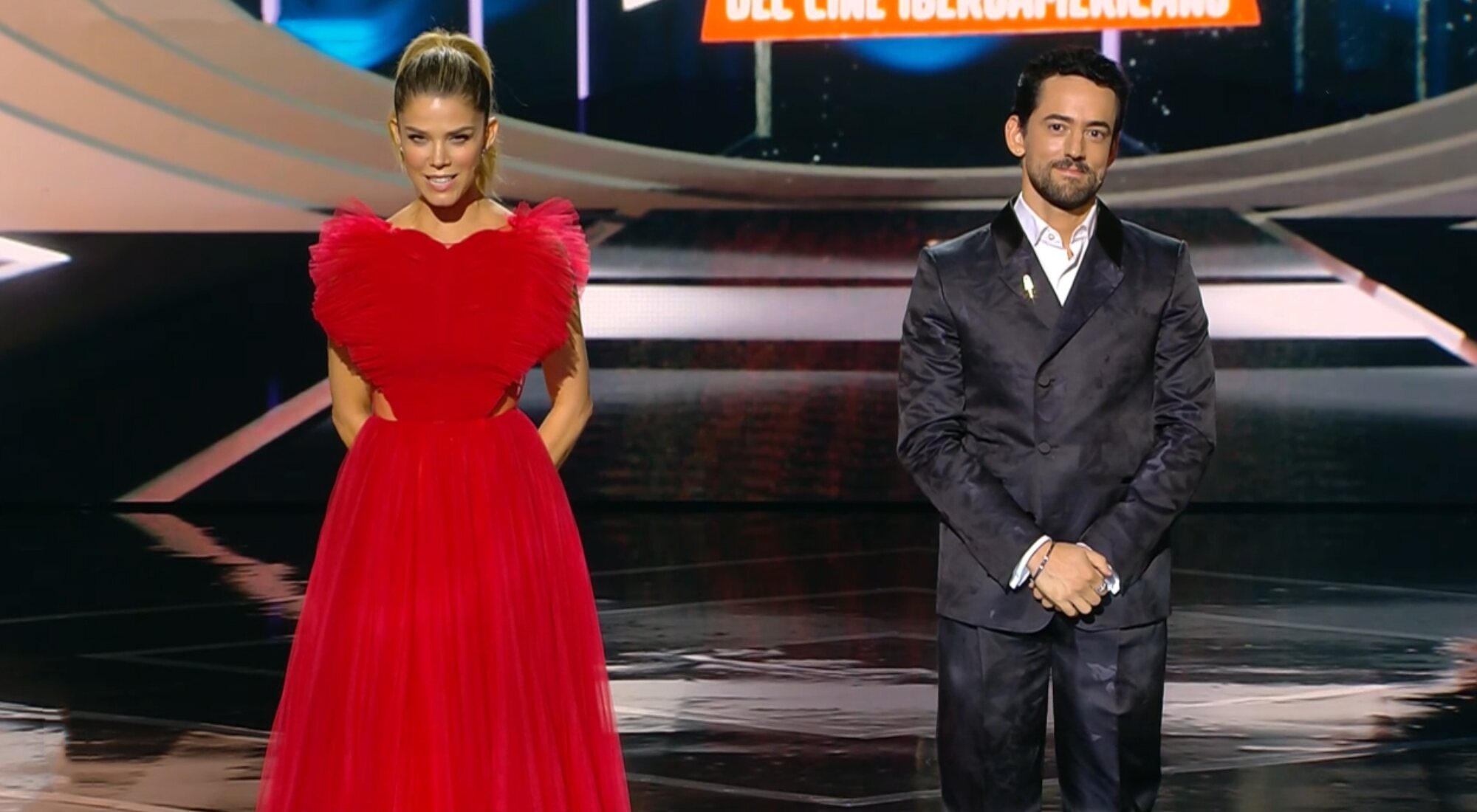 Juana Acosta y Luis Gerardo Méndez, presentadores de la VIII edición de los Premios Platino