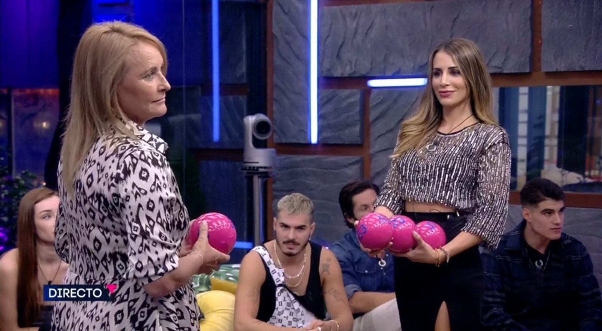 Lucía Pariente recibe las esferas de Cristina Porta en 'Secret Story'