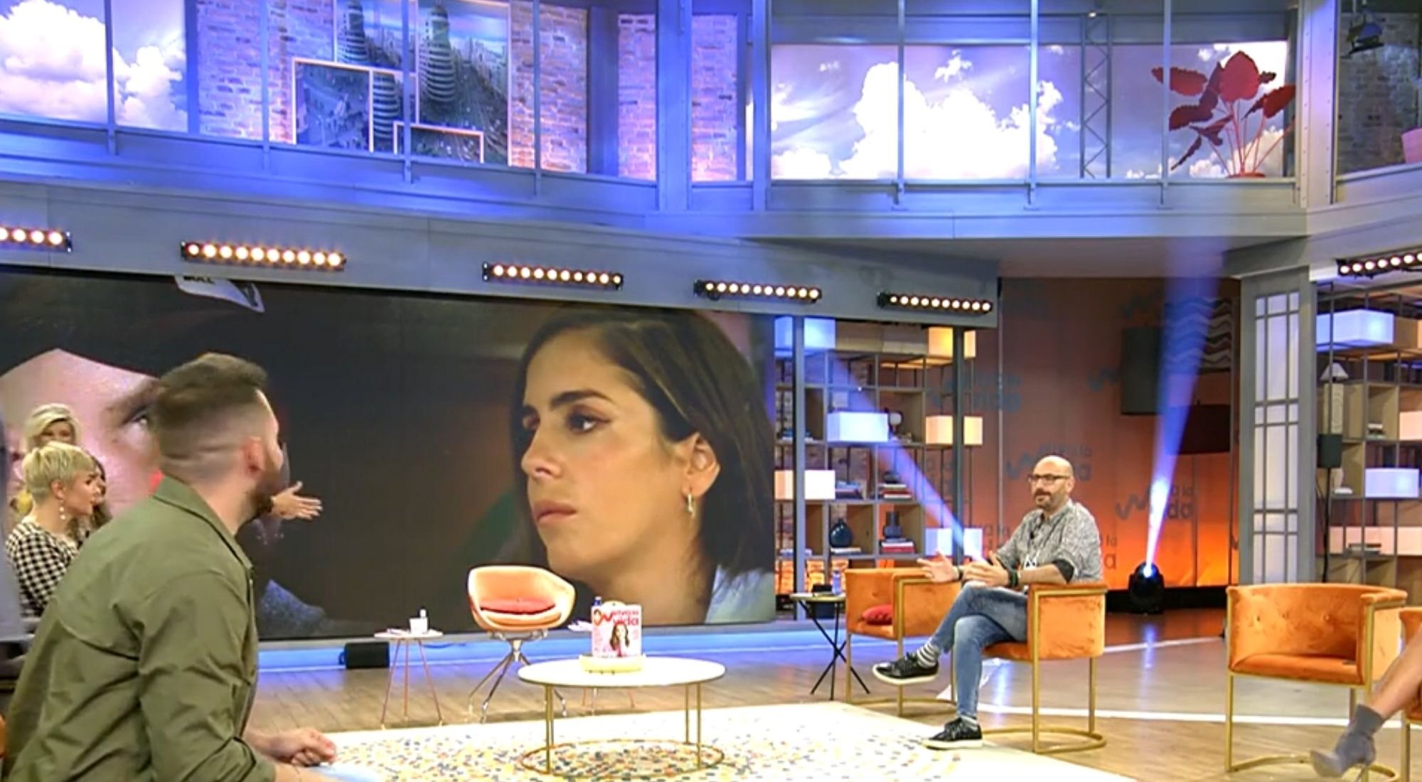 Emma García y algunos de los colaboradores abandonan el plató de 'Viva la vida'