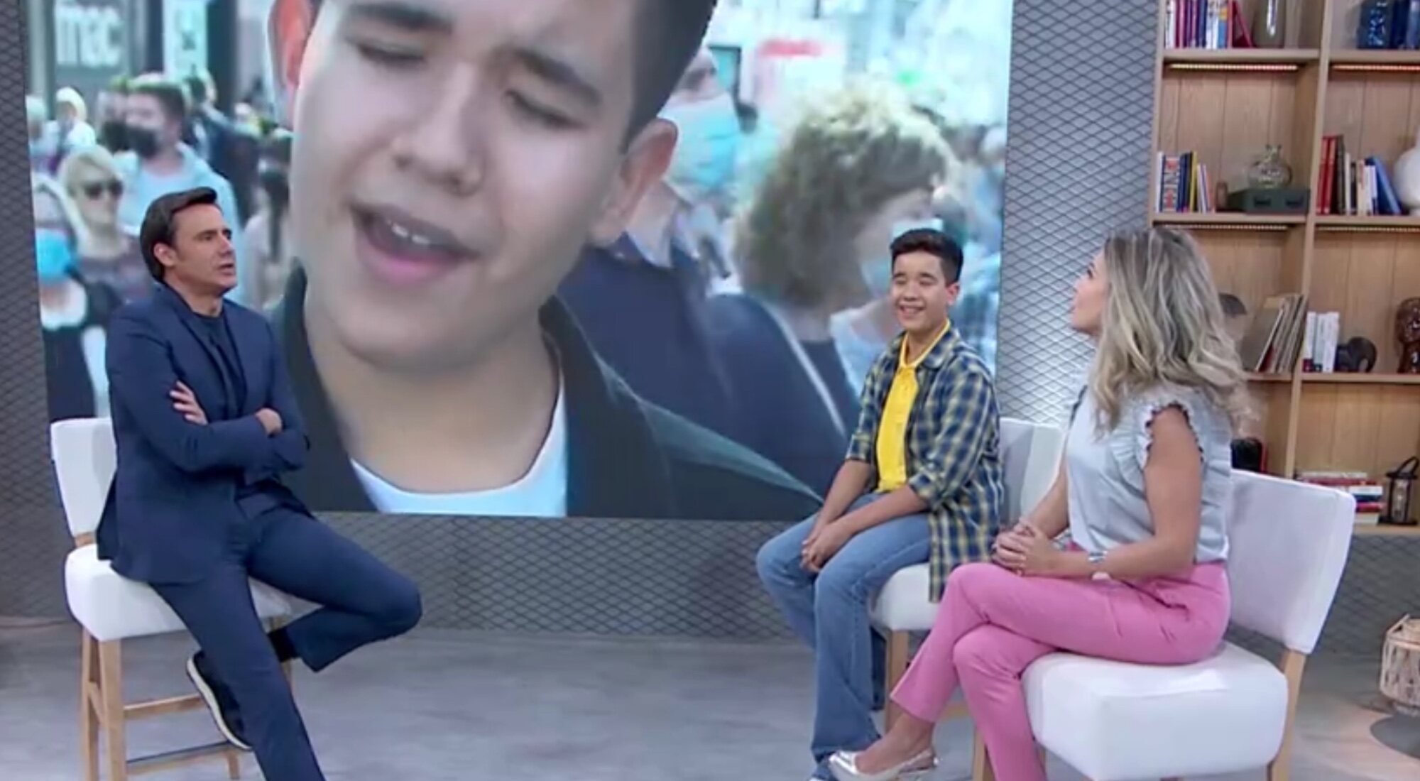 Levi Díaz presenta su tema en 'Mejor contigo' con Ion Aramendi y Eva Mora, jefa de la delegación española