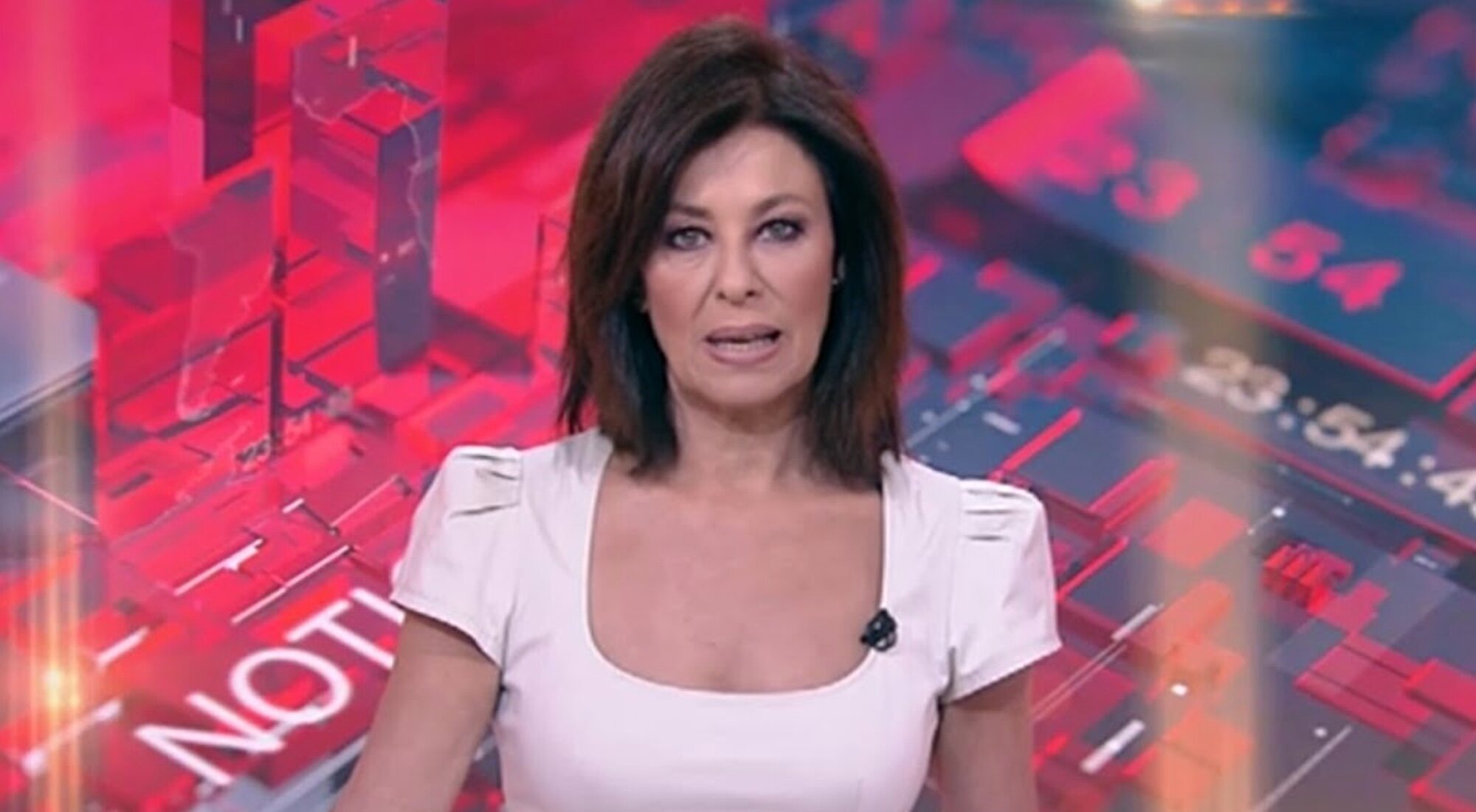 Beatriz Pérez-Aranda en el plató de informativos del canal 24 horas de RTVE